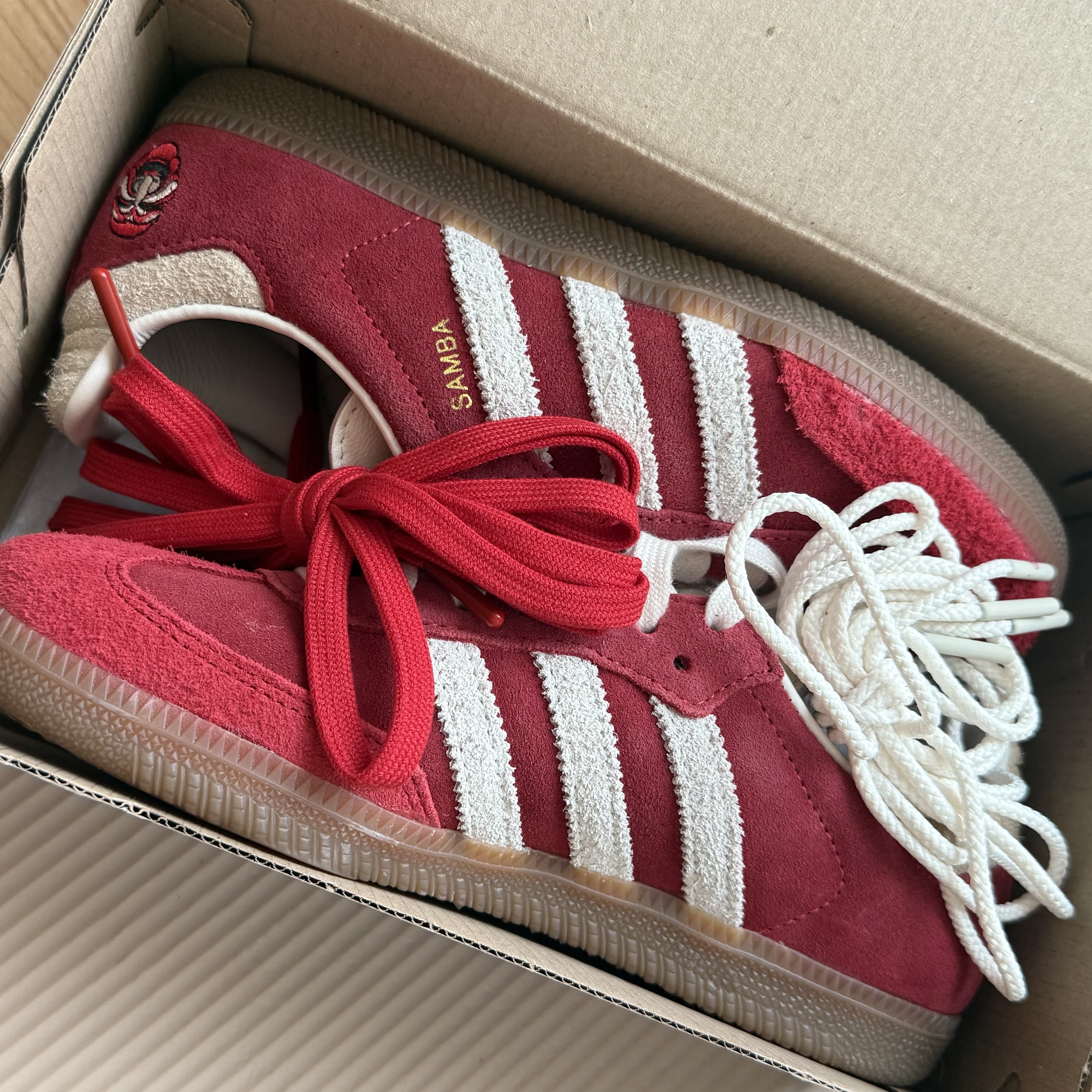 Adidas Samba OG Tal Better Scarlet Off White 착용 스타일 - 2