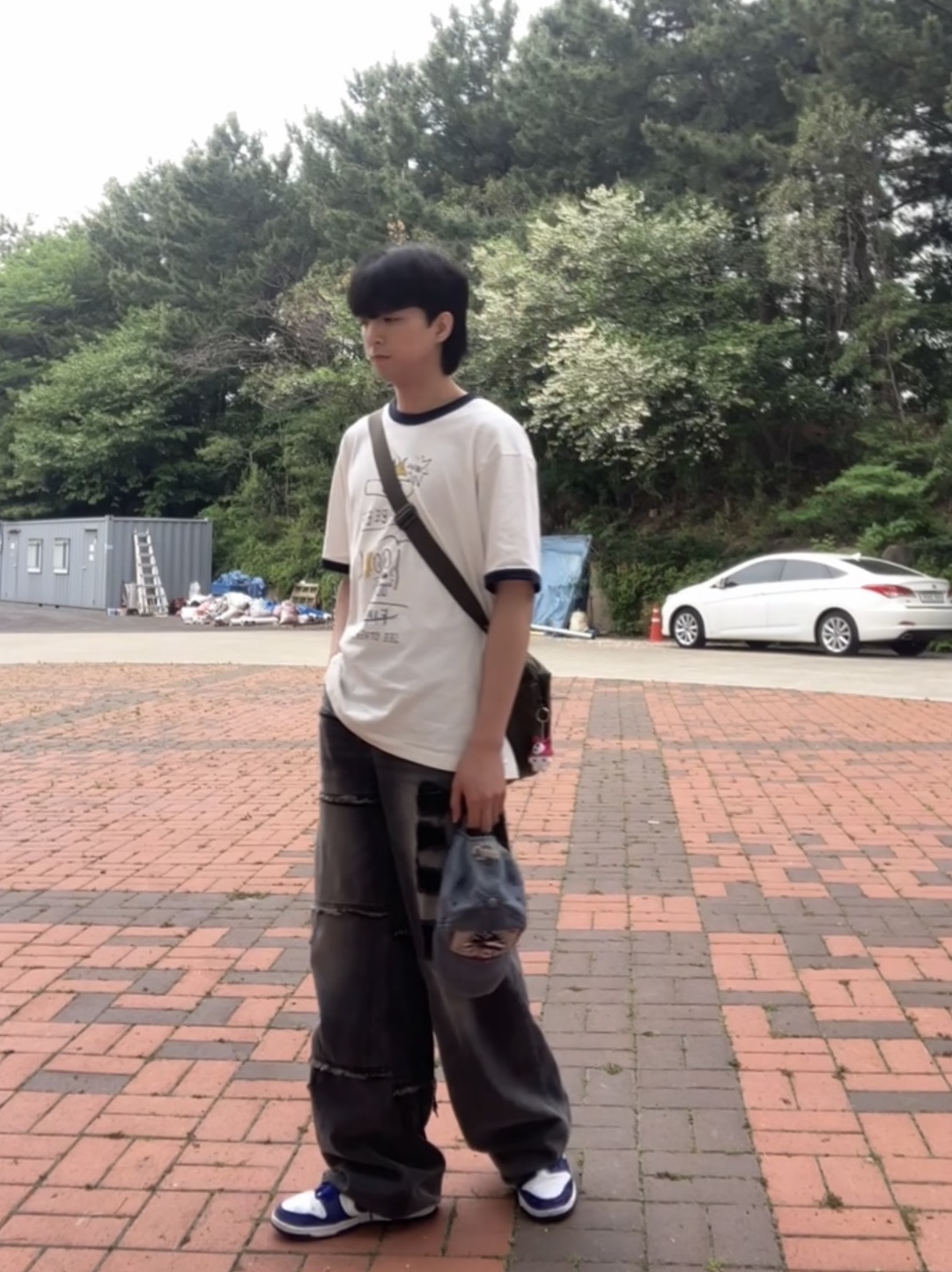 Uniqlo Multi Pocket Shoulder Bag Olive, Nike Dunk Low Retro White Concord 착용 스타일 - 2
