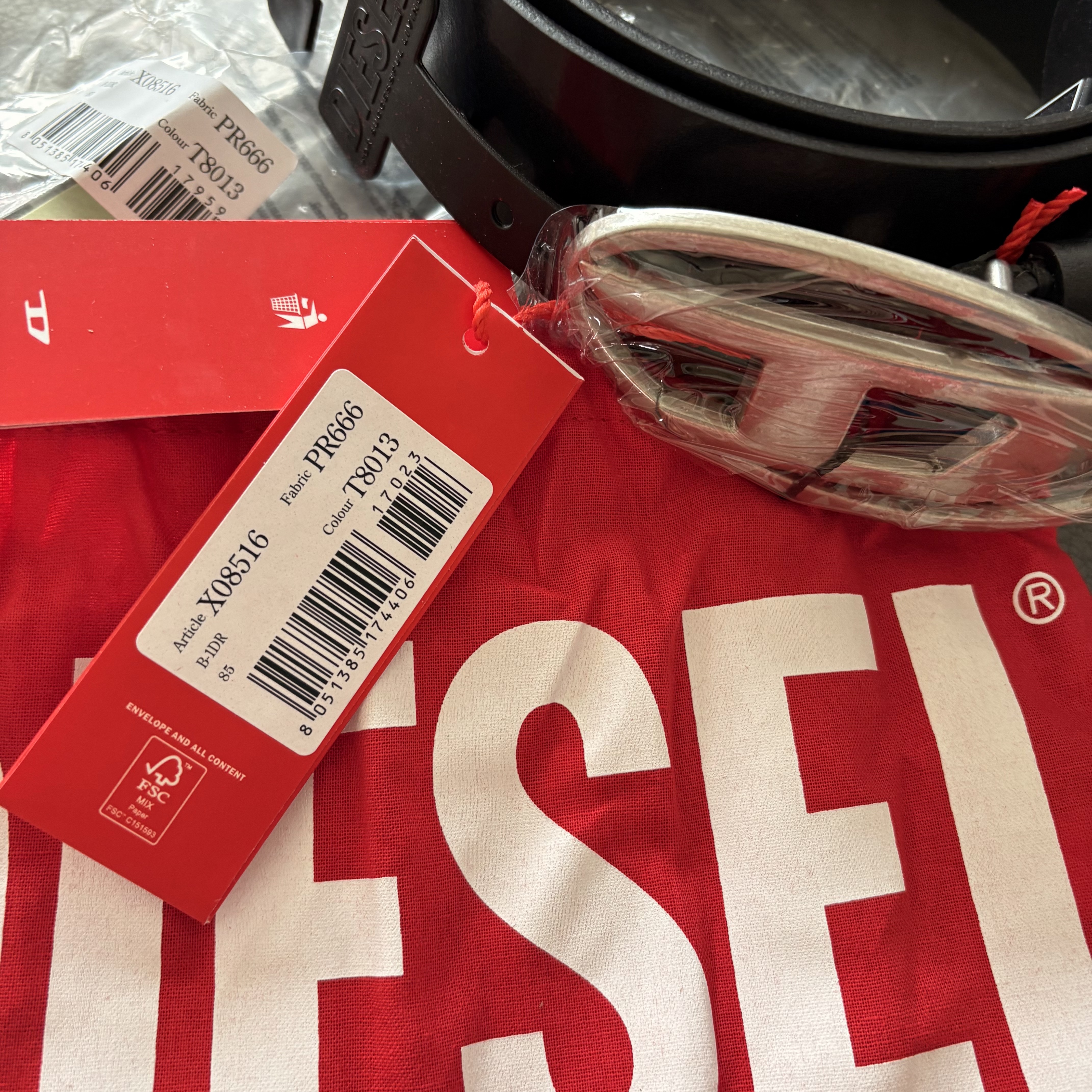 Diesel B-1DR Leather Belt with D Buckle Black 착용 스타일