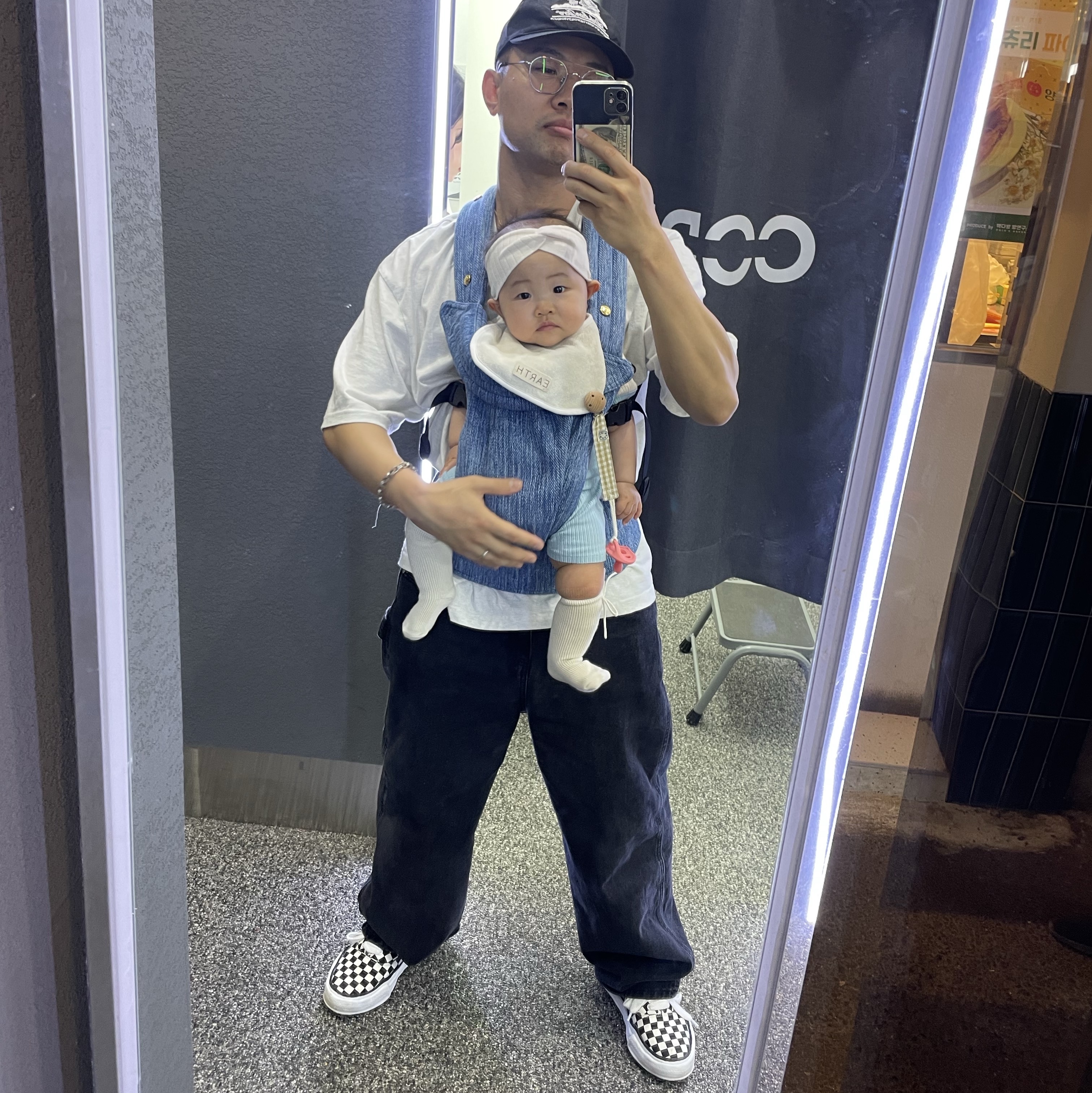 Maison Mihara Yasuhiro Baker OG Sole Canvas Low Cut Sneakers Black White, Maison Mihara Yasuhiro OG Sole Big Gingham Low-Cut Sneakers Black 착용 스타일 - 2