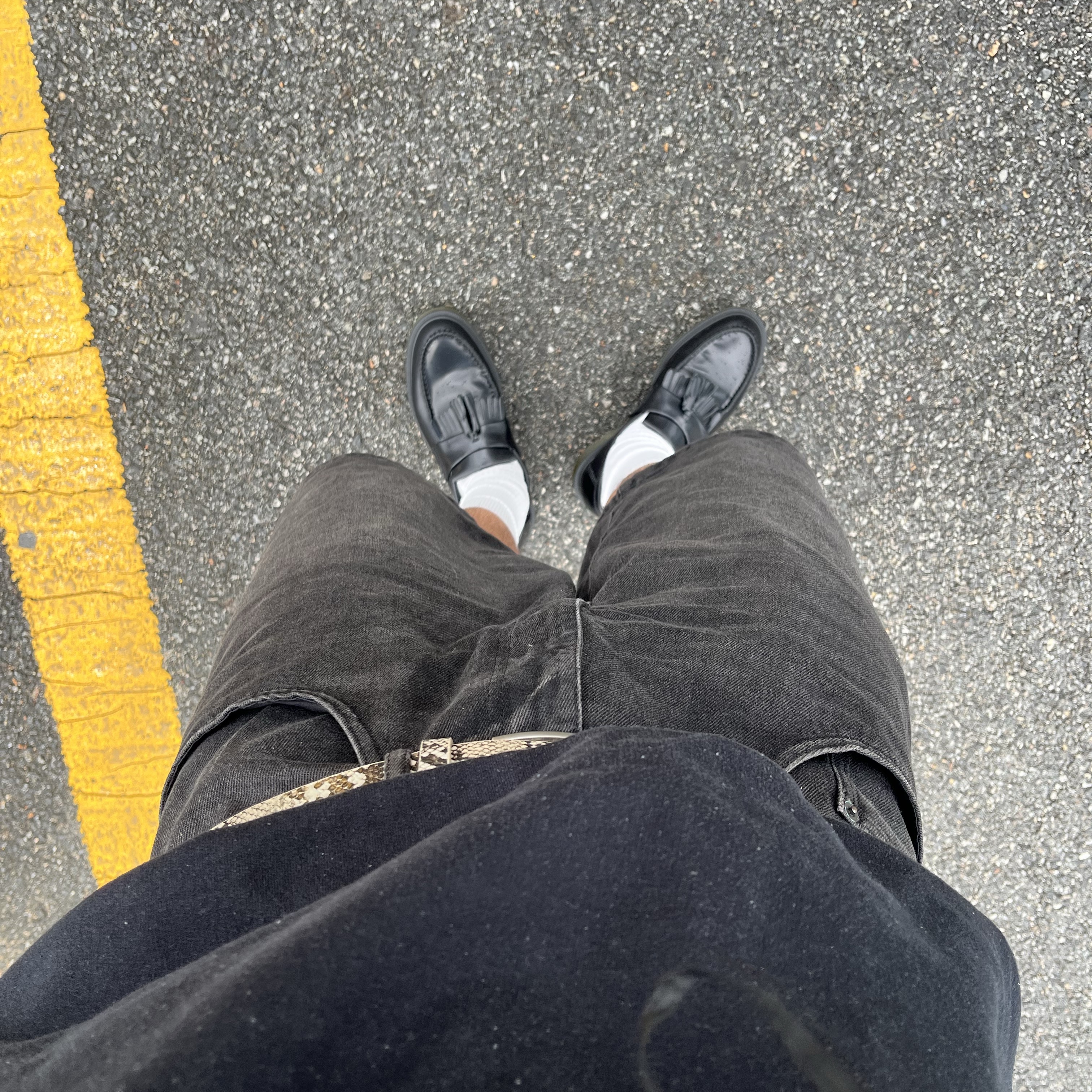 Dr. Martens Adrian Smooth Black 착용 스타일 - 2