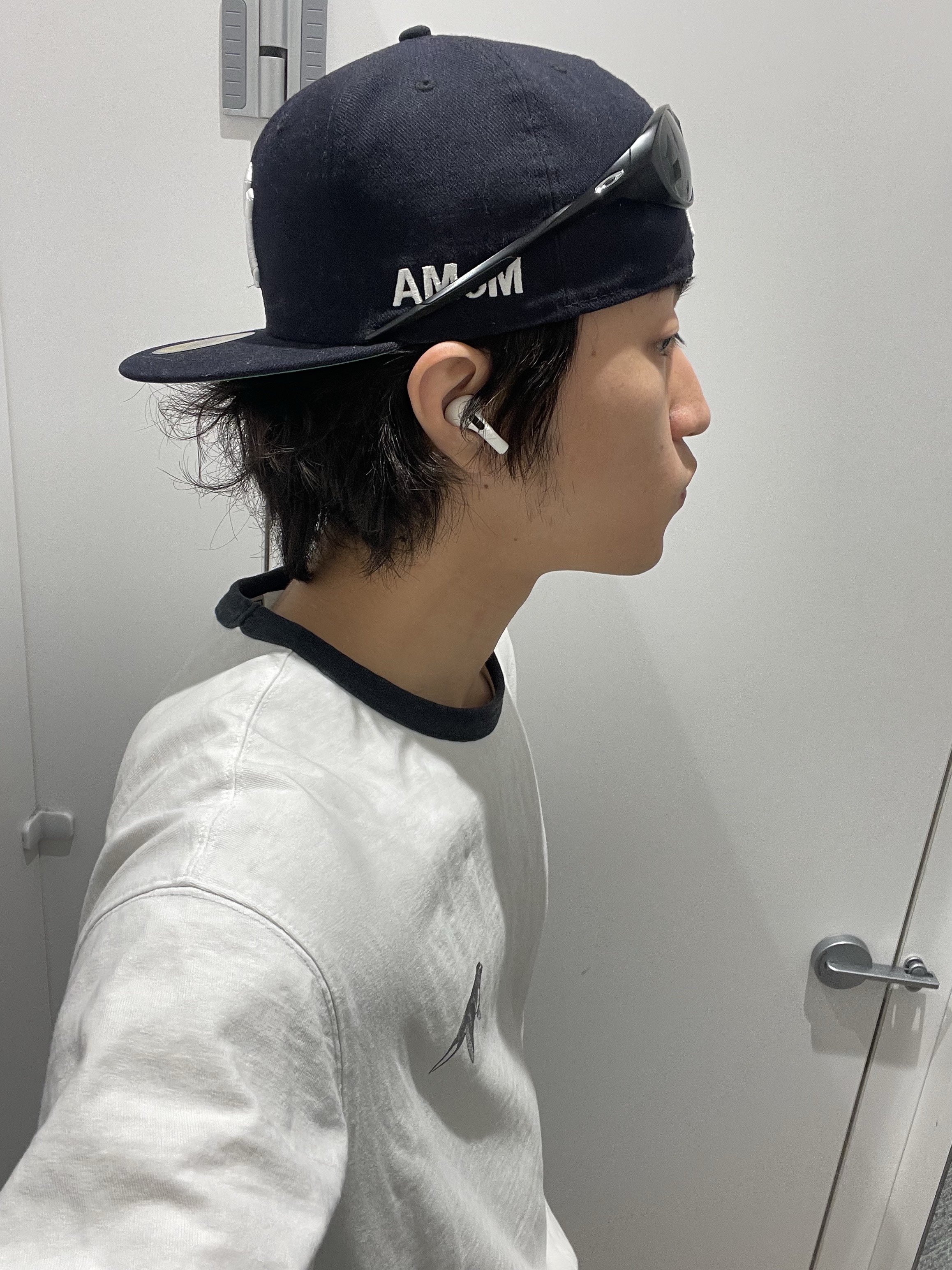 New Era 59Fifty MLB Authentic New York Yankees Game Navy, New Era x MoMA New York Yankees Cap Navy 착용 스타일 - 3