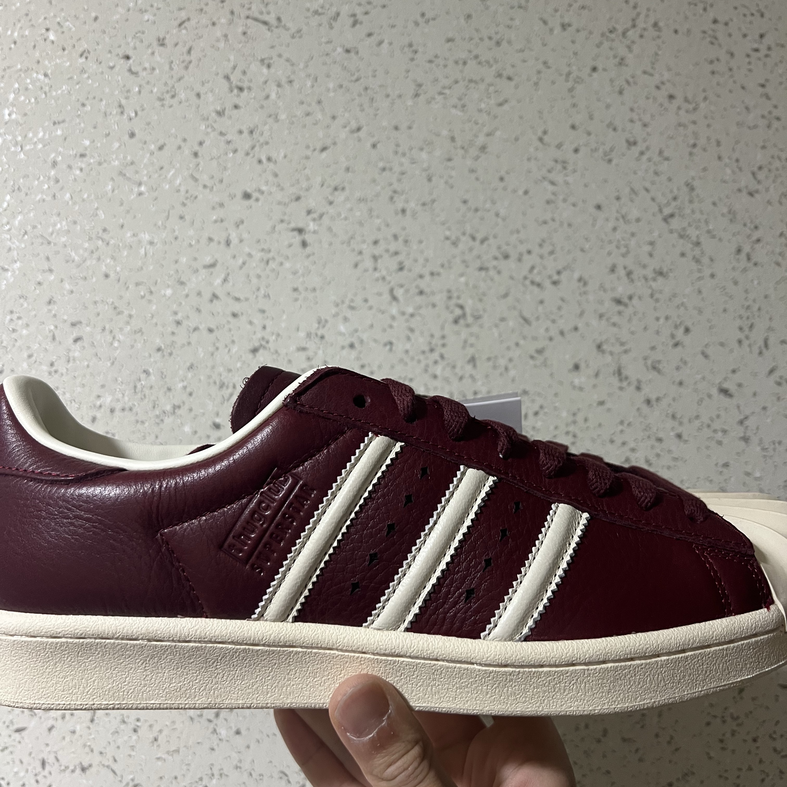 Adidas x Thug Club Superstar Vintage Collegiate Burgundy Cream White 착용 스타일 - 3