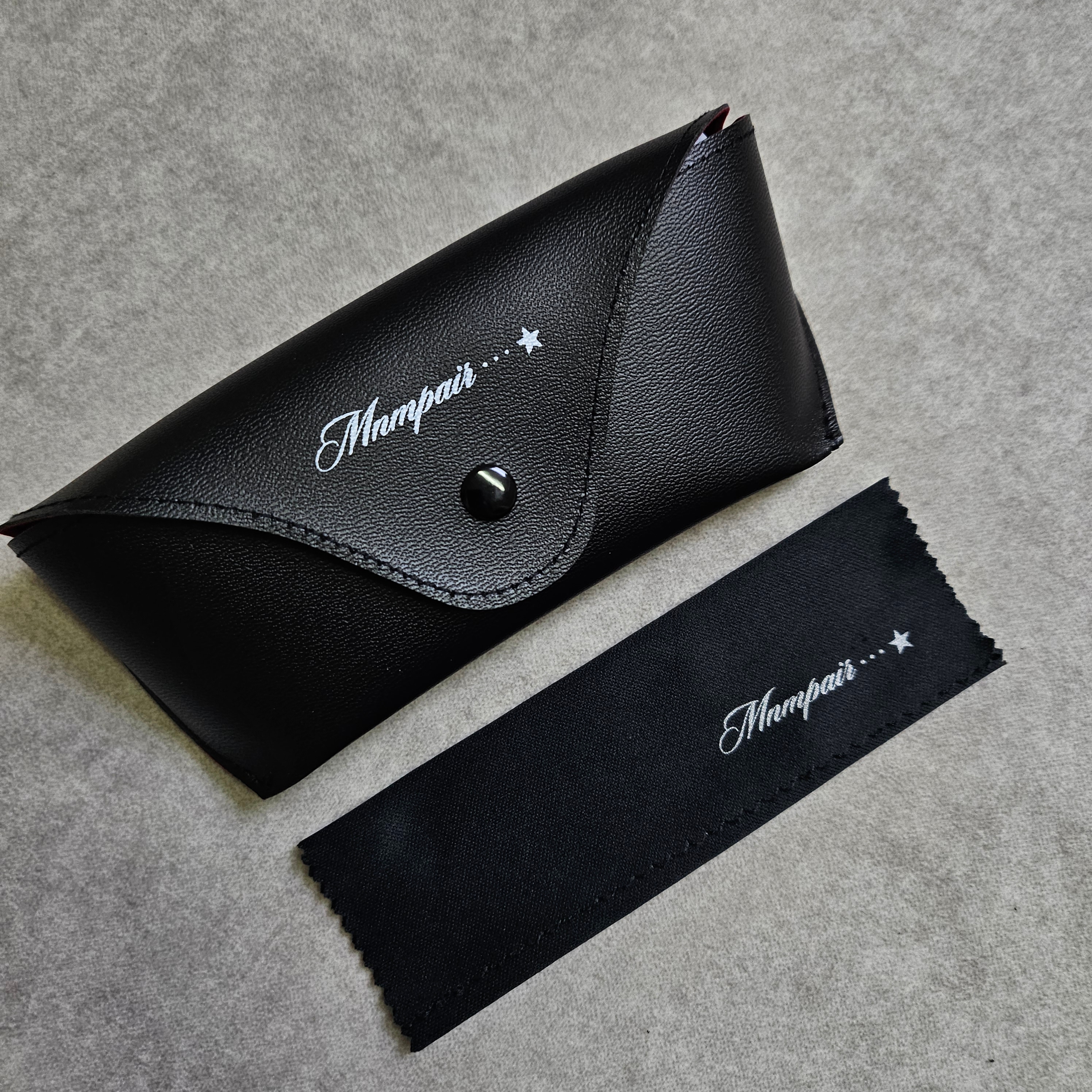 mnmpair Noir Sunglasses Black 착용 스타일 - 2