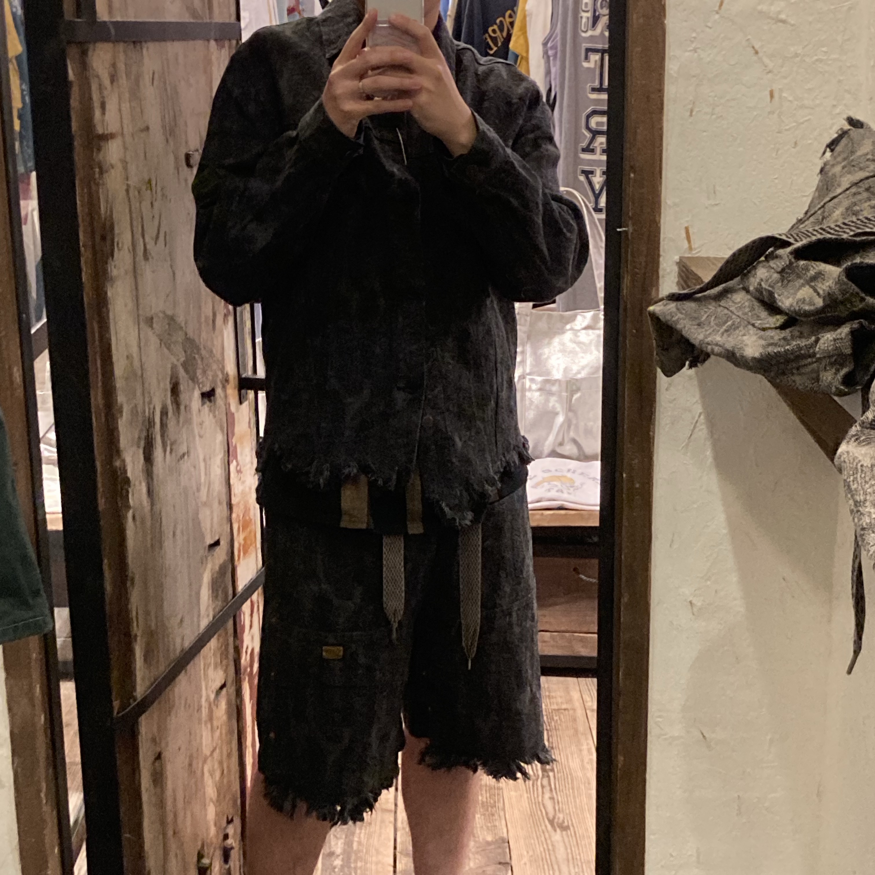 Kapital 12 oz. Magpie Denim W Knee Easy Shorts Black 착용 스타일