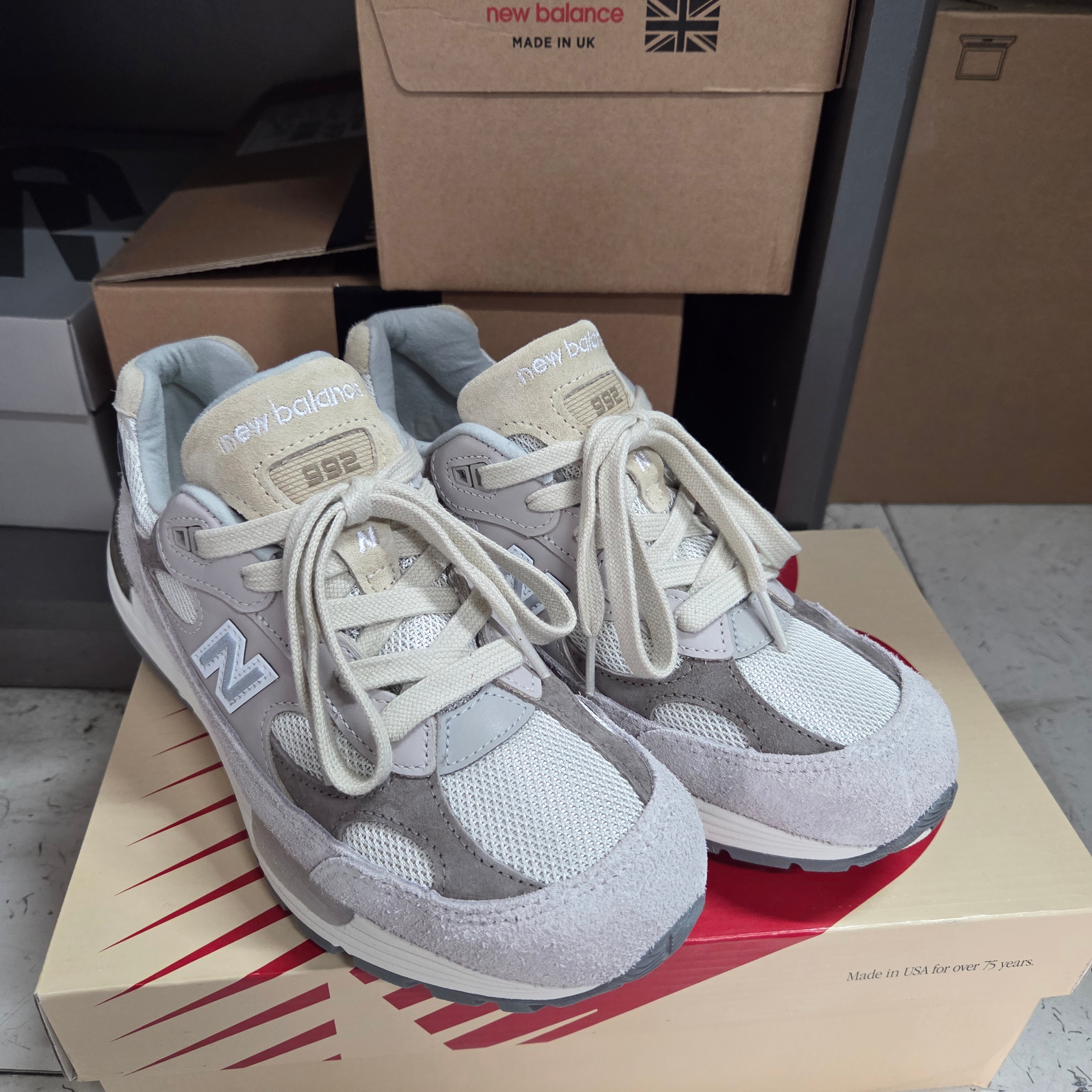 New Balance 992 Made in USA Moonrock Mushroom 착용 스타일