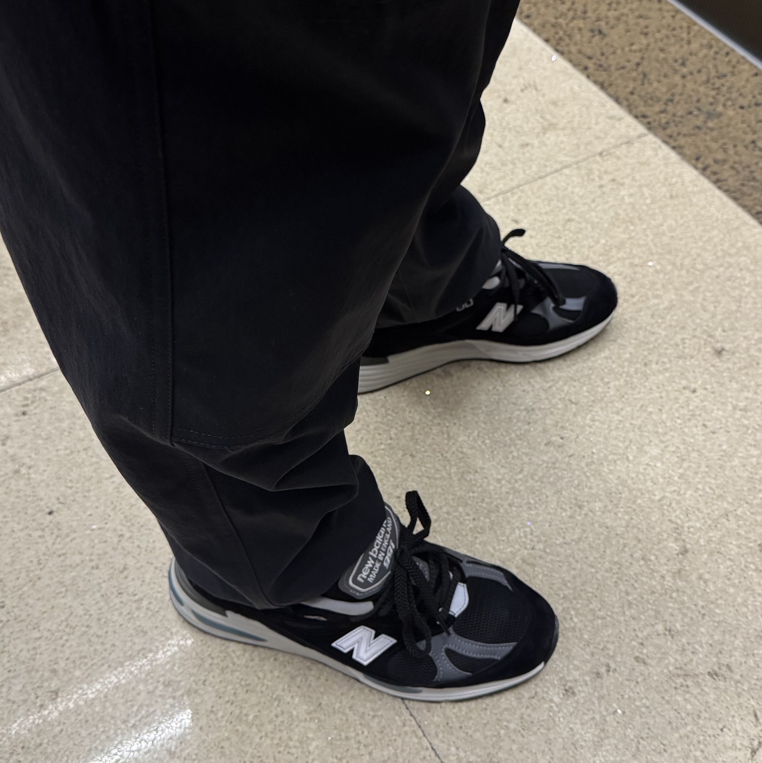 New Balance 991v2 Made in UK Black, Nike ACG Trail Pants Black Anthracite - Asia 착용 스타일