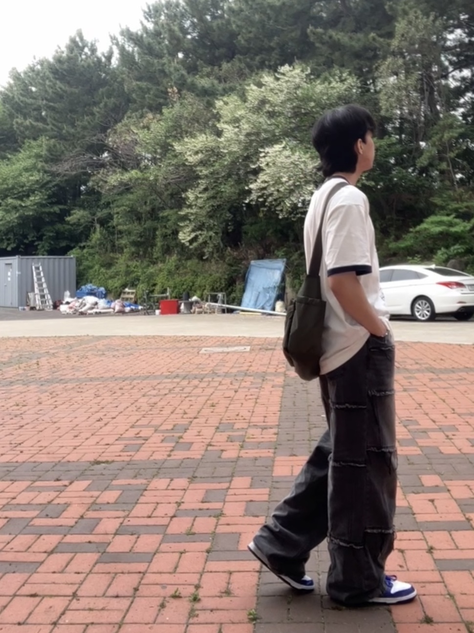 Uniqlo Multi Pocket Shoulder Bag Olive, Nike Dunk Low Retro White Concord 착용 스타일 - 1