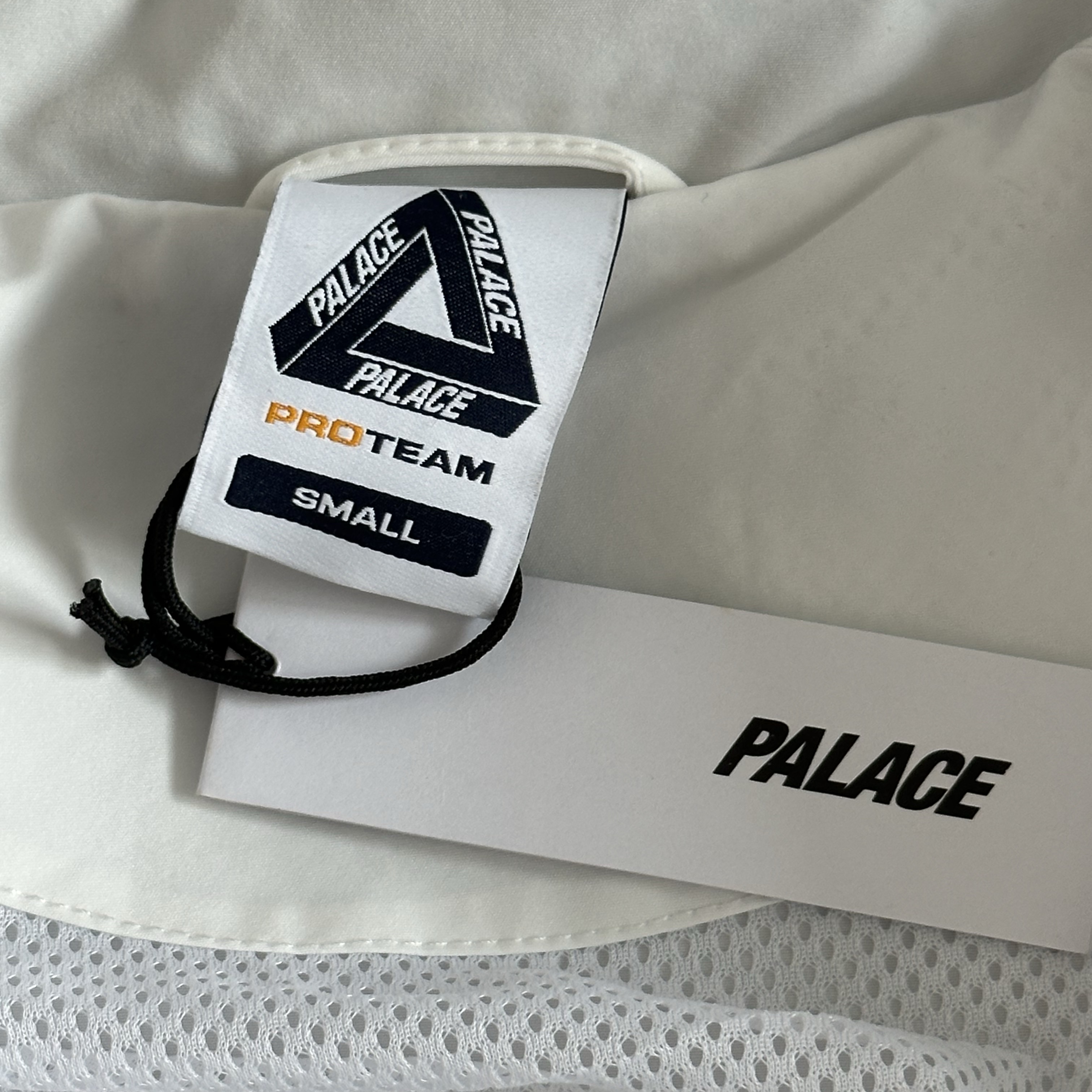 Palace Palamat Shell Jacket White - 24FW 착용 스타일 - 4