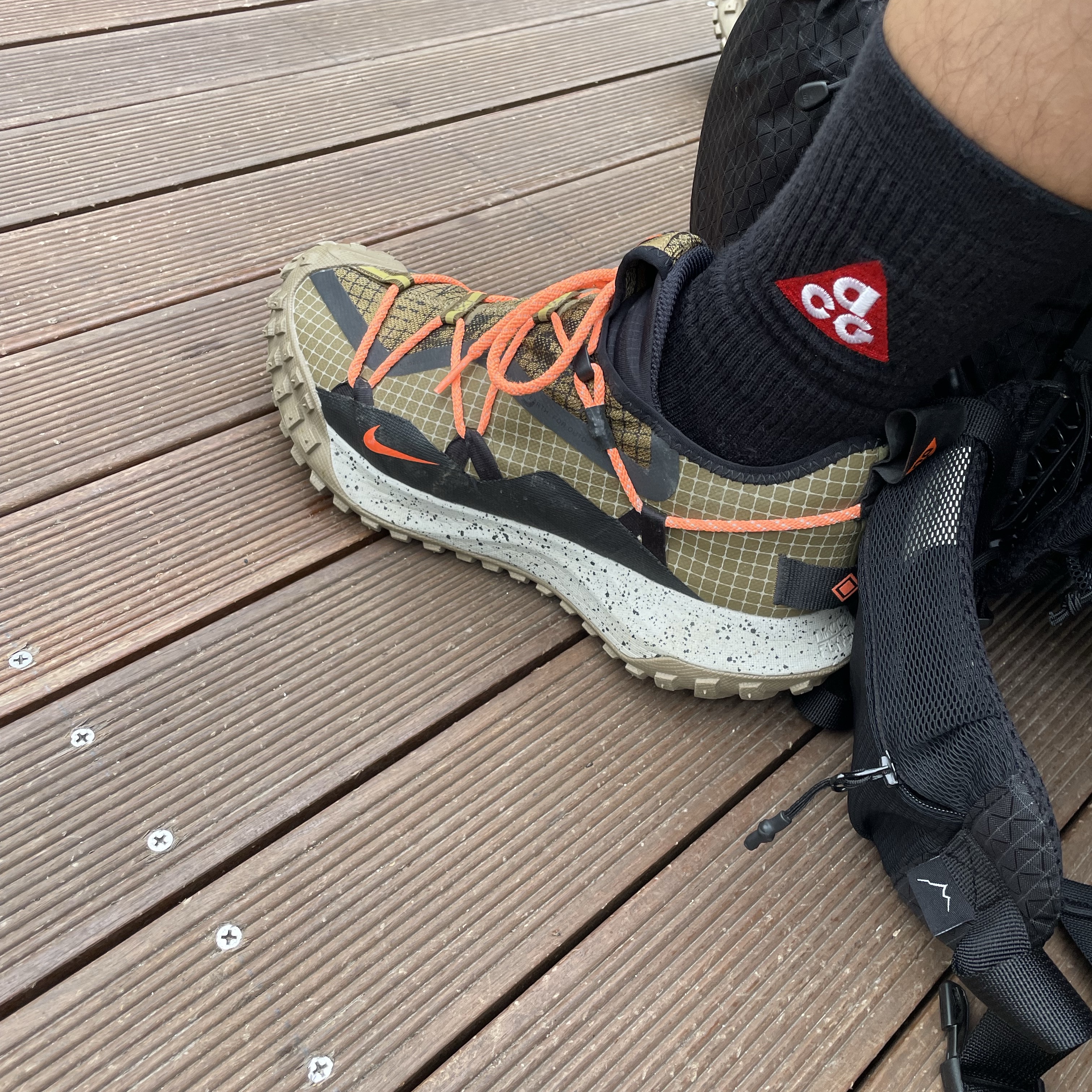 Nike ACG Mountain Fly Low Gore-Tex SE Hazel Rush 착용 스타일