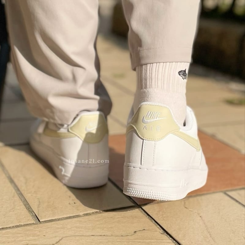 Nike Air Force 1 '07 White Light Khaki 착용 스타일