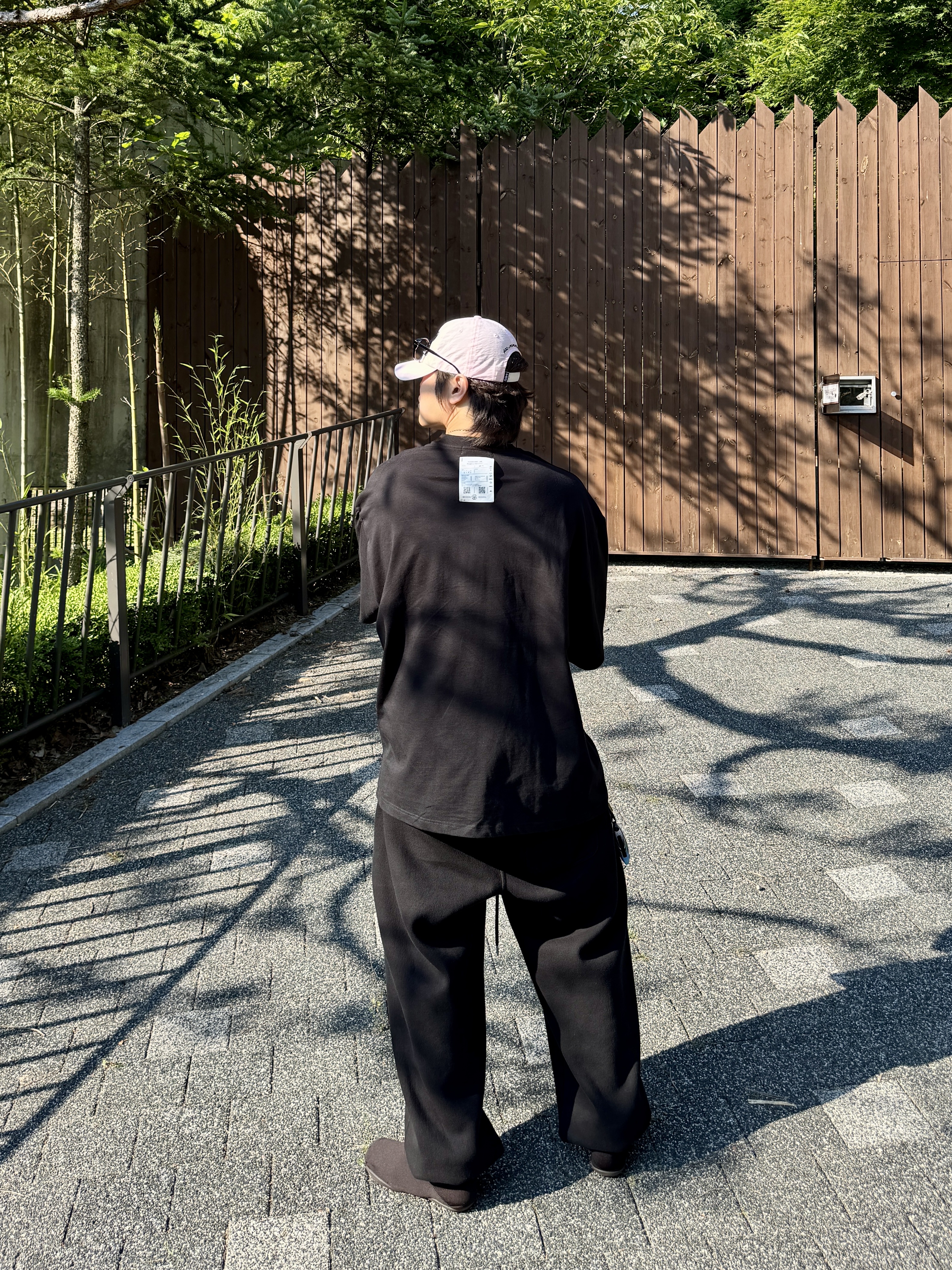 Undermycar Mu.03 Anti Fxxking Logo Play Oversized Sweat Jogger Black, Yeezy YZY Pods Black 착용 스타일 - 4