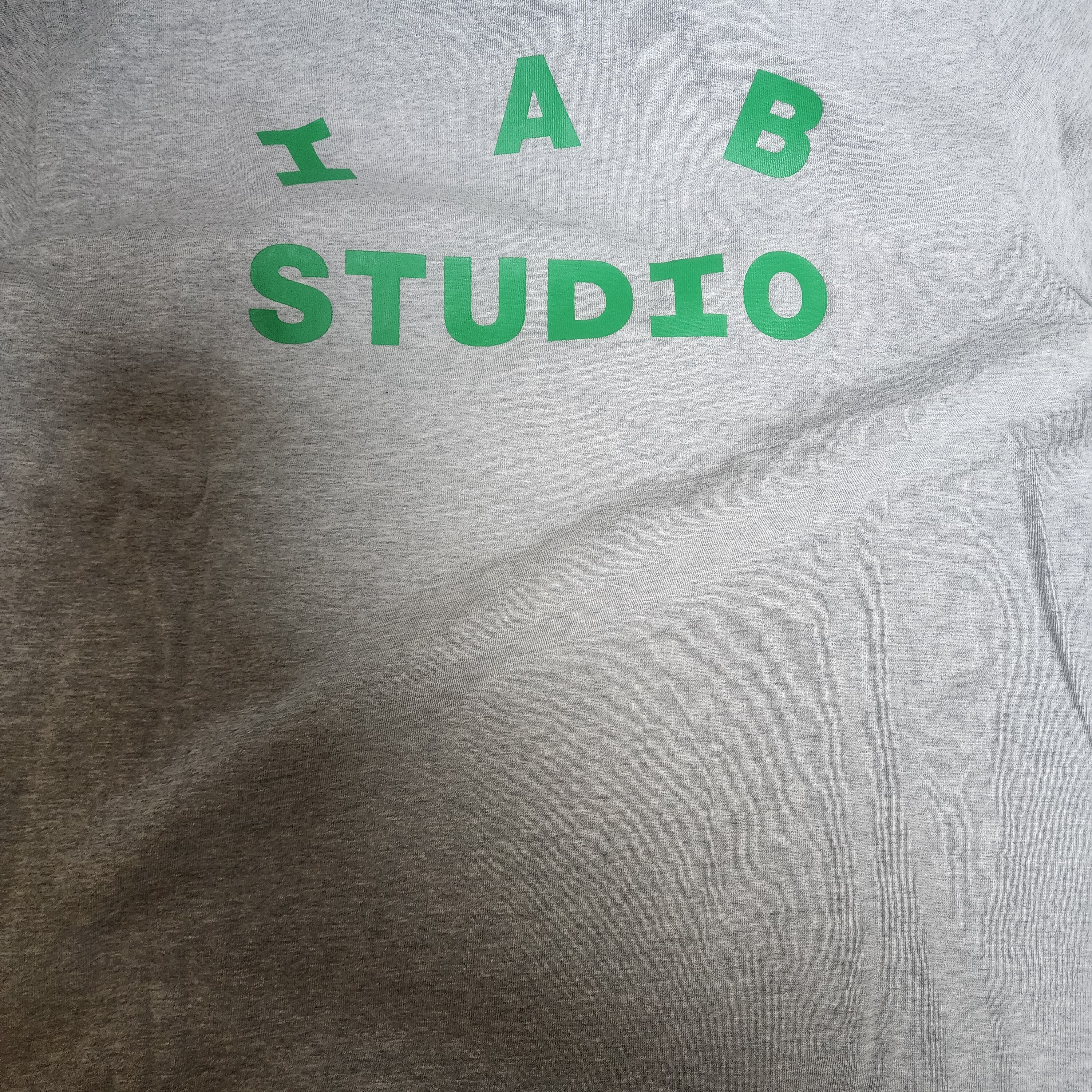 IAB Studio T-Shirt Gray Green - 22FW 착용 스타일 - 1