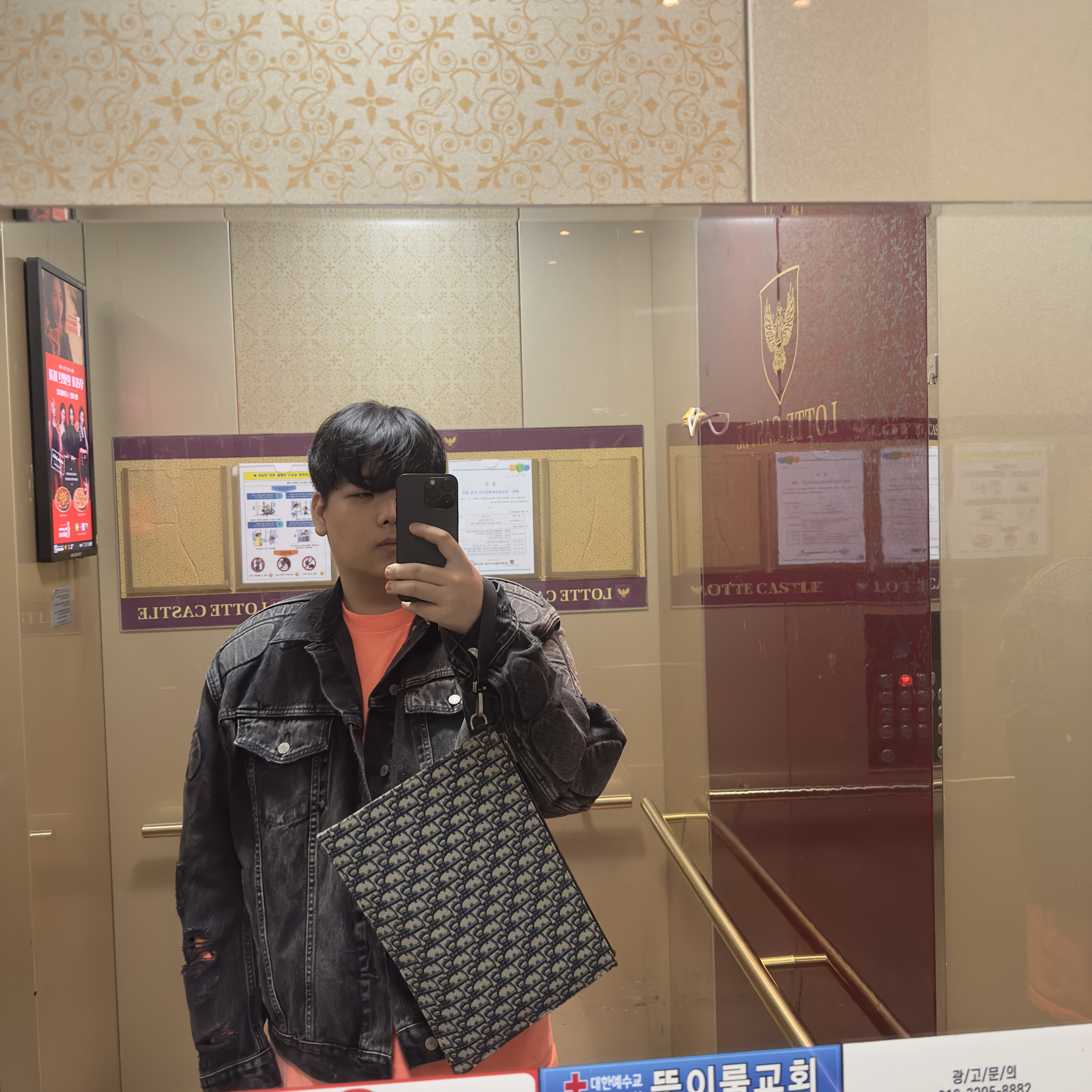 Yeezy Gap Engineered By Balenciaga Padded Denim Jacket Grey Wash, Jordan 1 Retro High OG Chicago 2022 착용 스타일 - 1