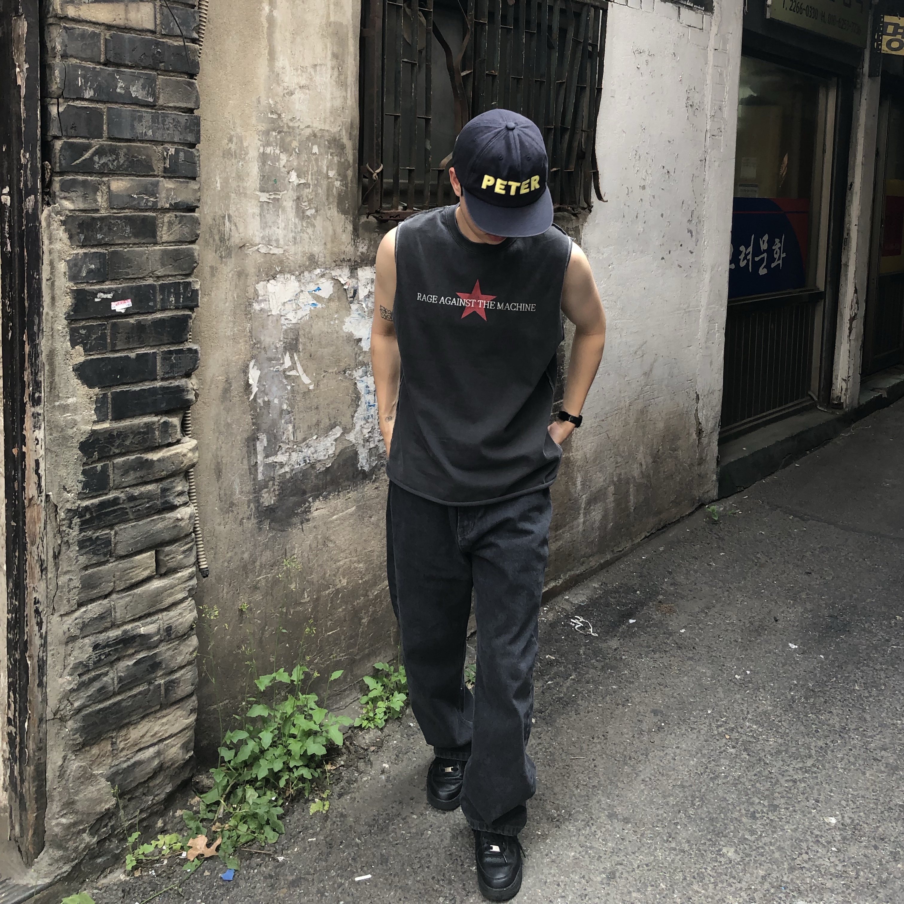 Nike Air Force 1 '07 Low Triple Black, My Name is Peter 5-Panel Peter Cap Navy 착용 스타일 - 1