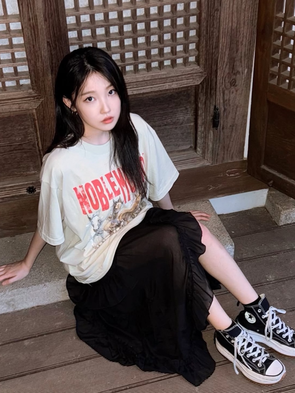 PHOS333 Hazzard 004 Noble Motion T-Shirt Ivory, PHOS333 Hazzard 004 Noble Motion T-Shirt Brown Grey 착용 스타일 - 2