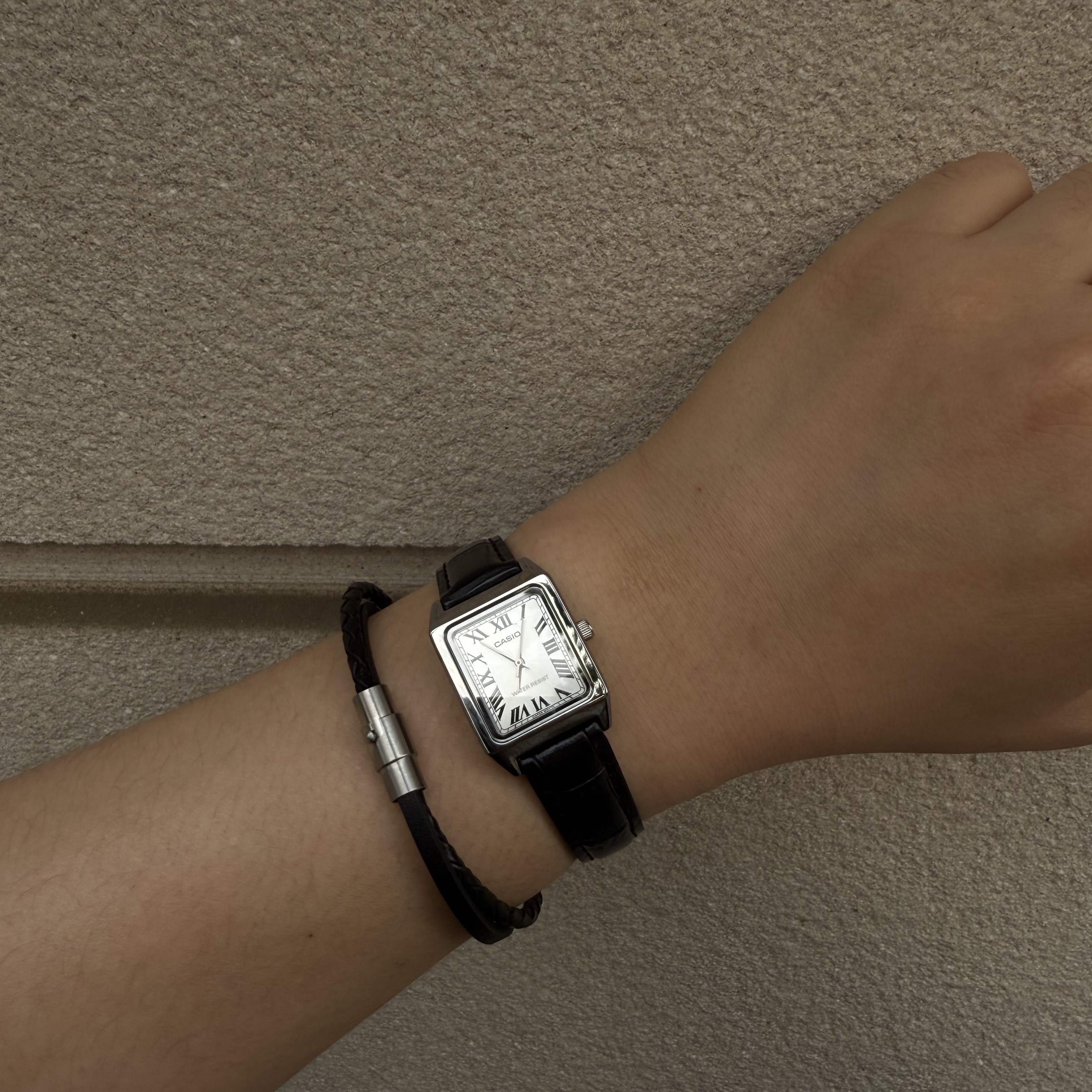 Casio LTP-V007L-7B1 착용 스타일