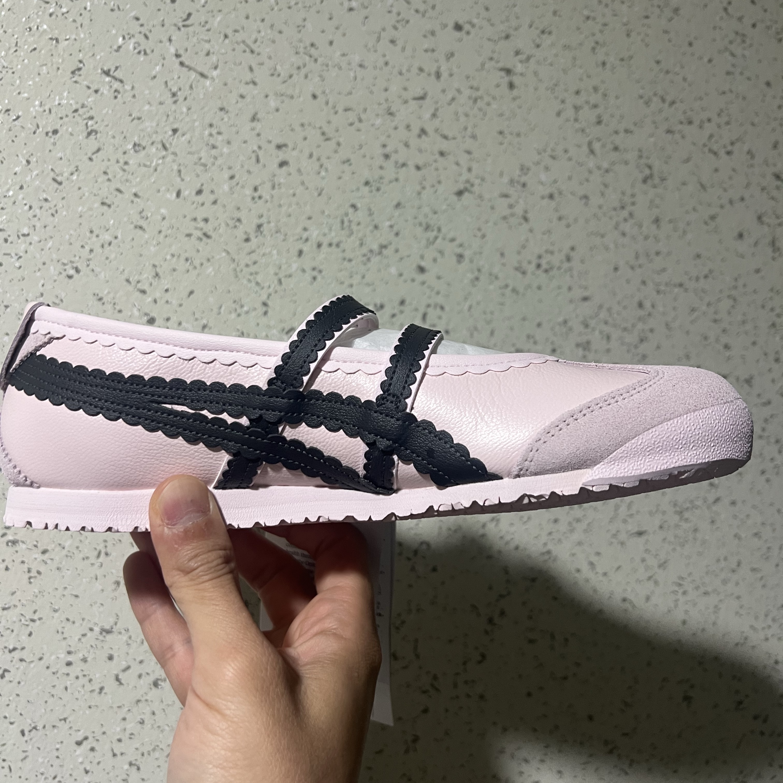 (W) Onitsuka Tiger Mexico 66 TGRS Crystal Pink Graphite Grey 착용 스타일 - 4