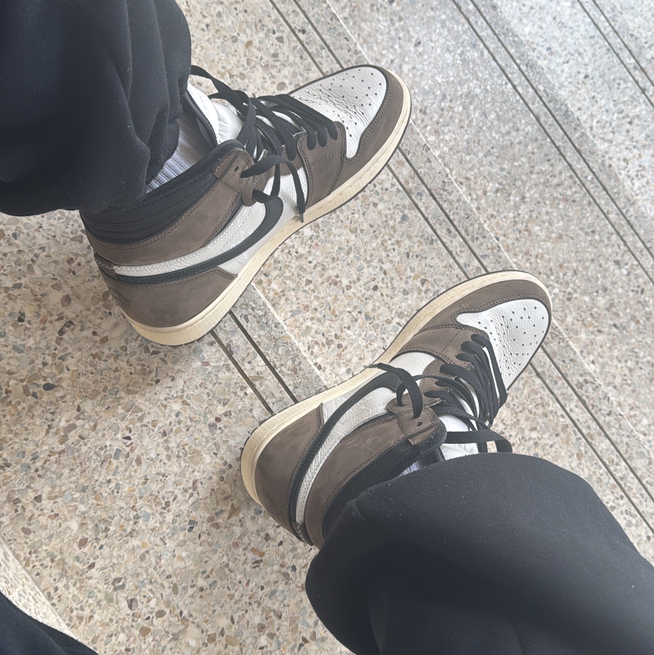 Jordan 1 x Travis Scott Retro High OG SP Mocha 착용 스타일