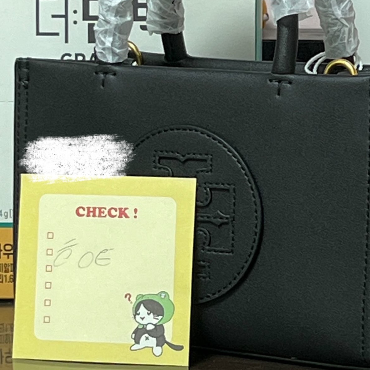 Tory Burch Ella Bio Mini Tote Black 착용 스타일