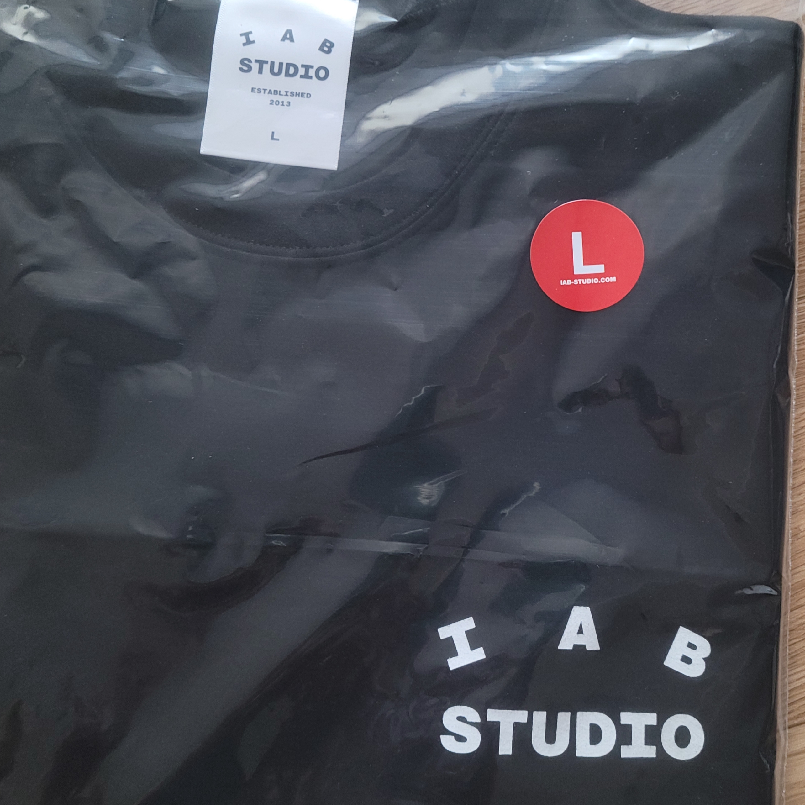 IAB Studio Basic T-Shirt Black White 착용 스타일