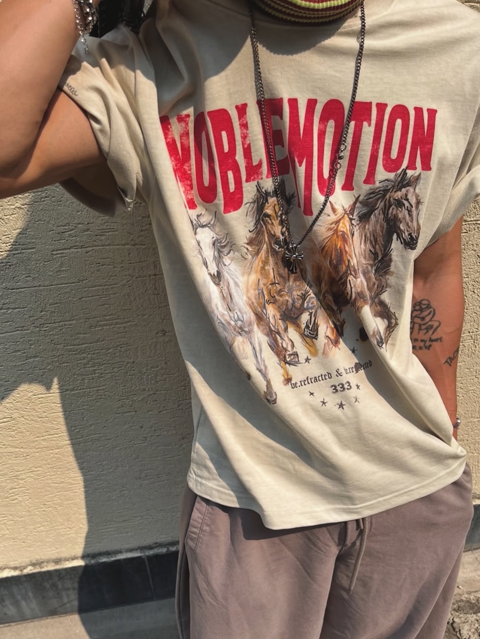 PHOS333 Hazzard 004 Noble Motion T-Shirt Brown Grey, PHOS333 Hazzard 004 Noble Motion T-Shirt Ivory 착용 스타일 - 3