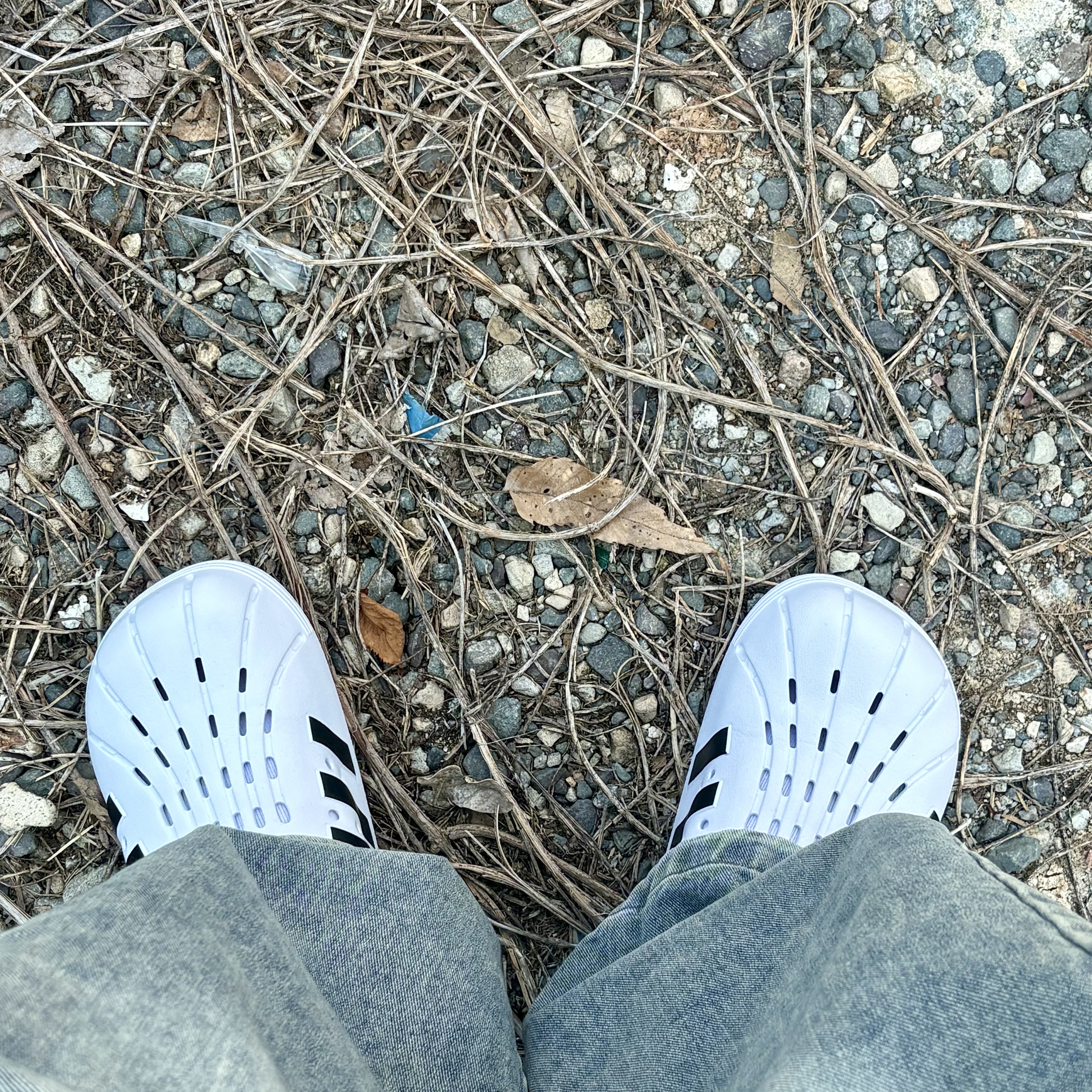 Adidas Adilette Clog White Black 착용 스타일