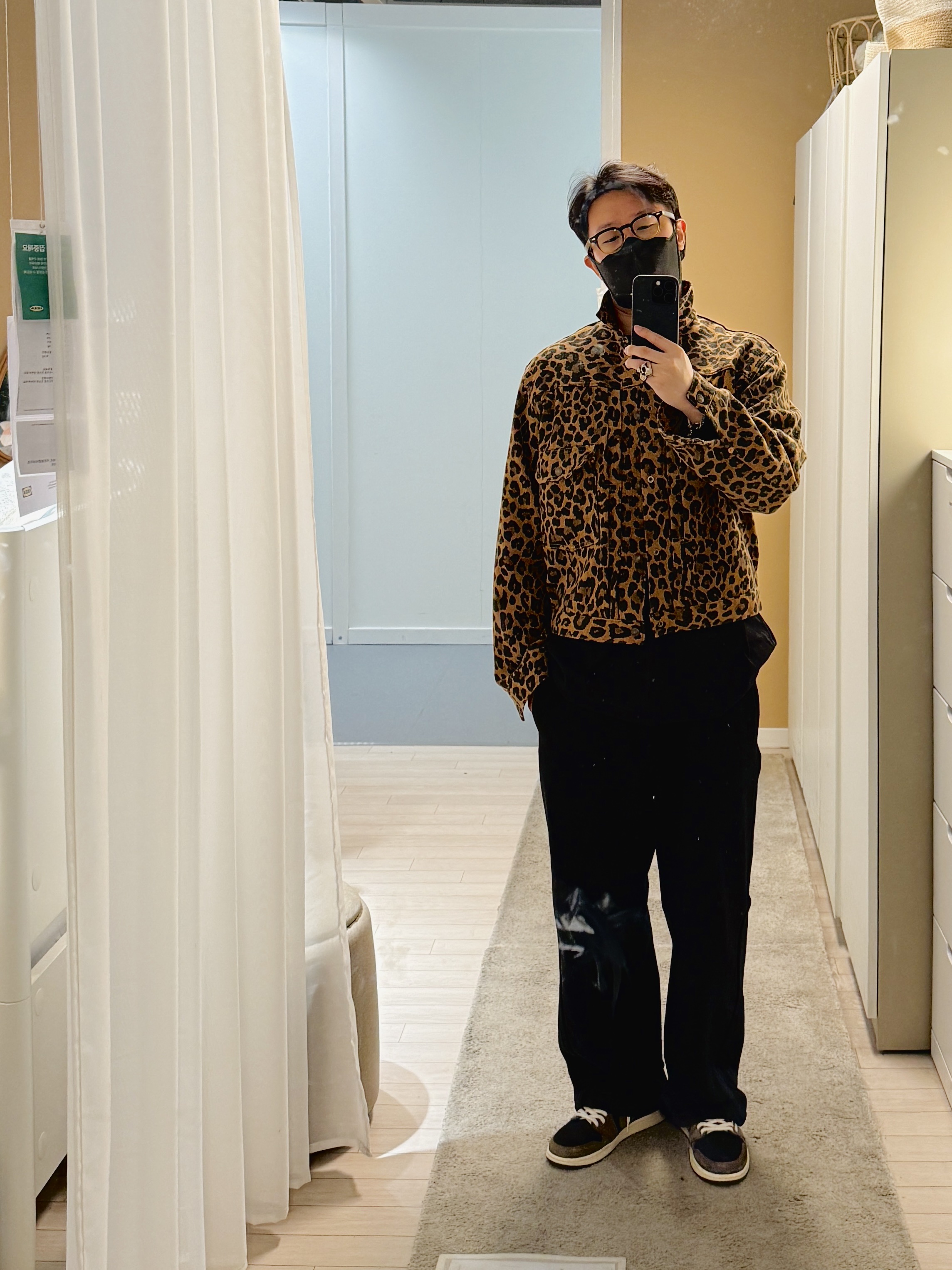 Kapital Twill Aged Wool Leopard Print 1st Jacket Brown, Juun.J Embroidered Detail Wide Track Pants Grey 착용 스타일