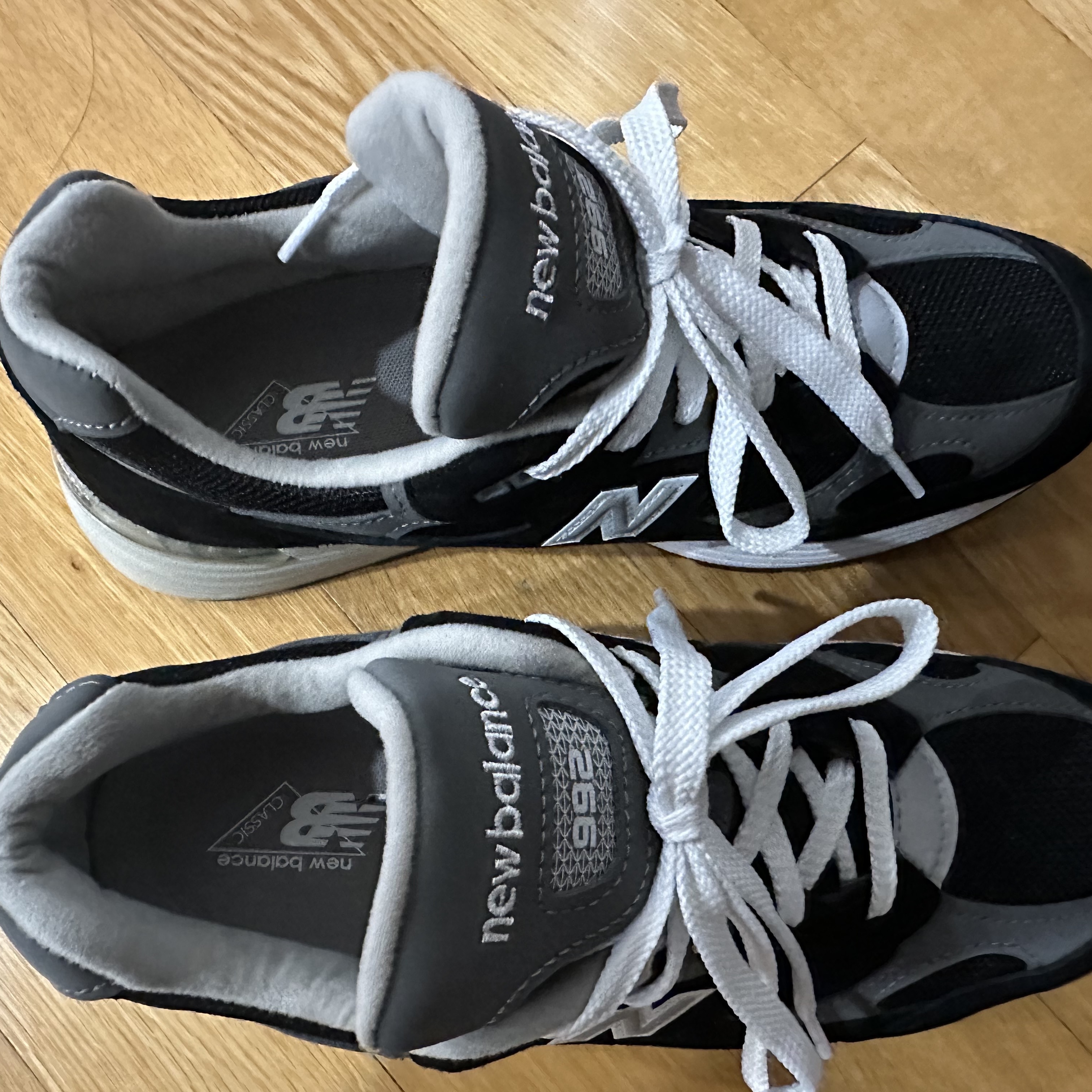 New Balance 992 Made in USA Core Black Grey 착용 스타일