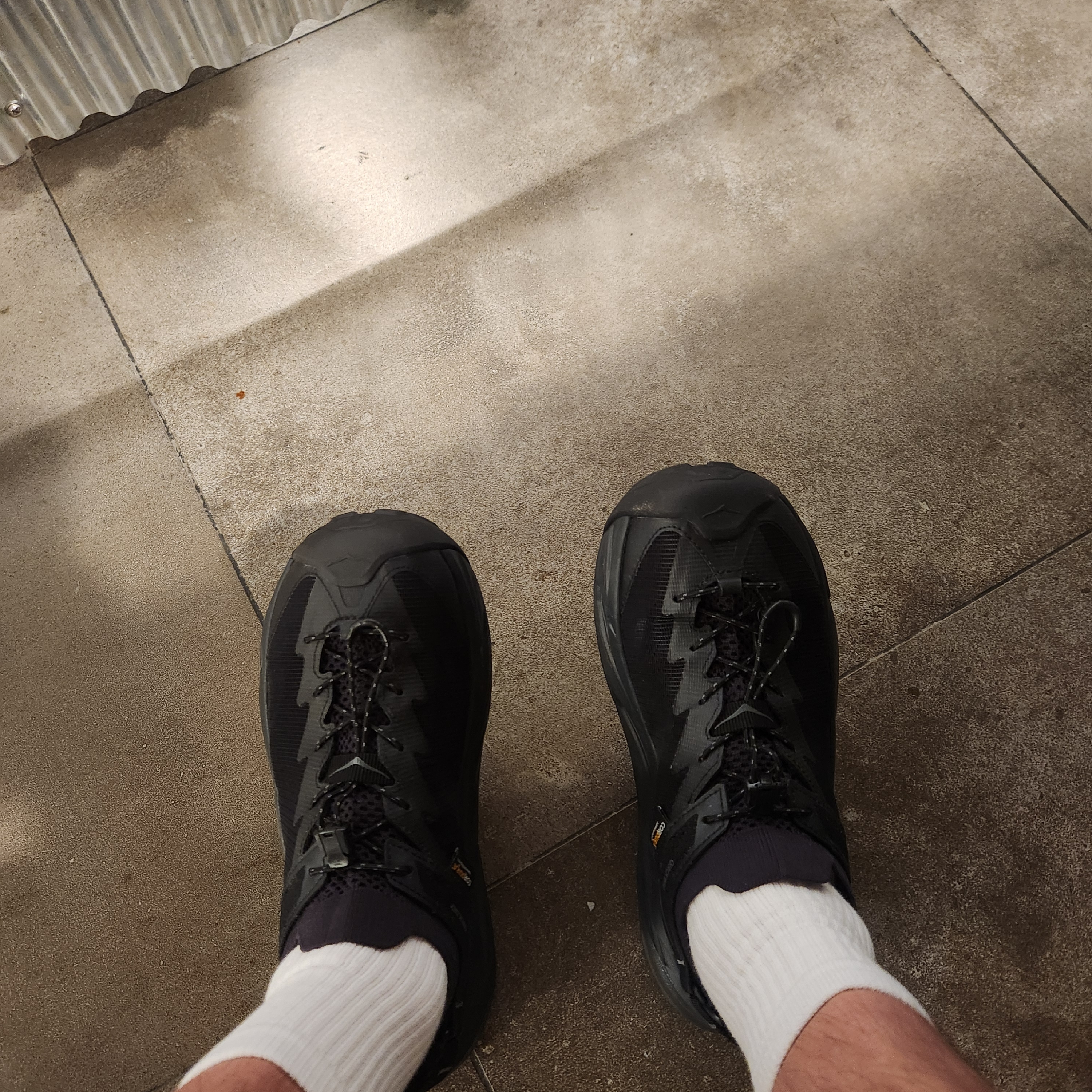 Hoka Hopara 2 Black 착용 스타일