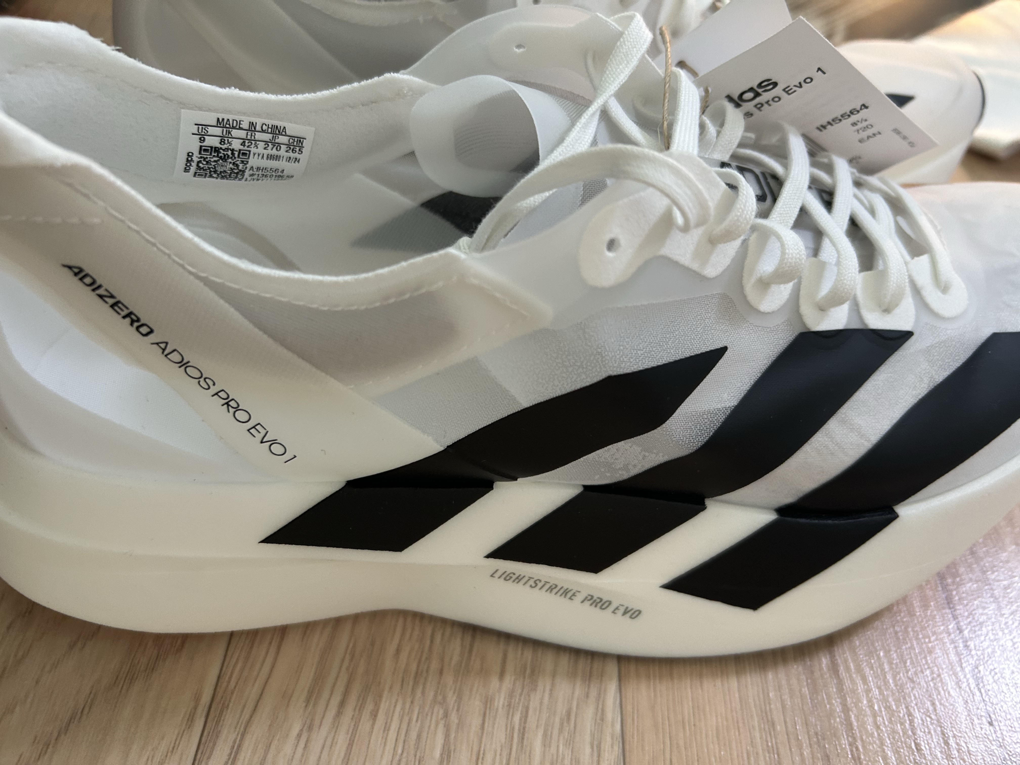 Adidas Adizero Adios Pro EVO 1 White Black 착용 스타일