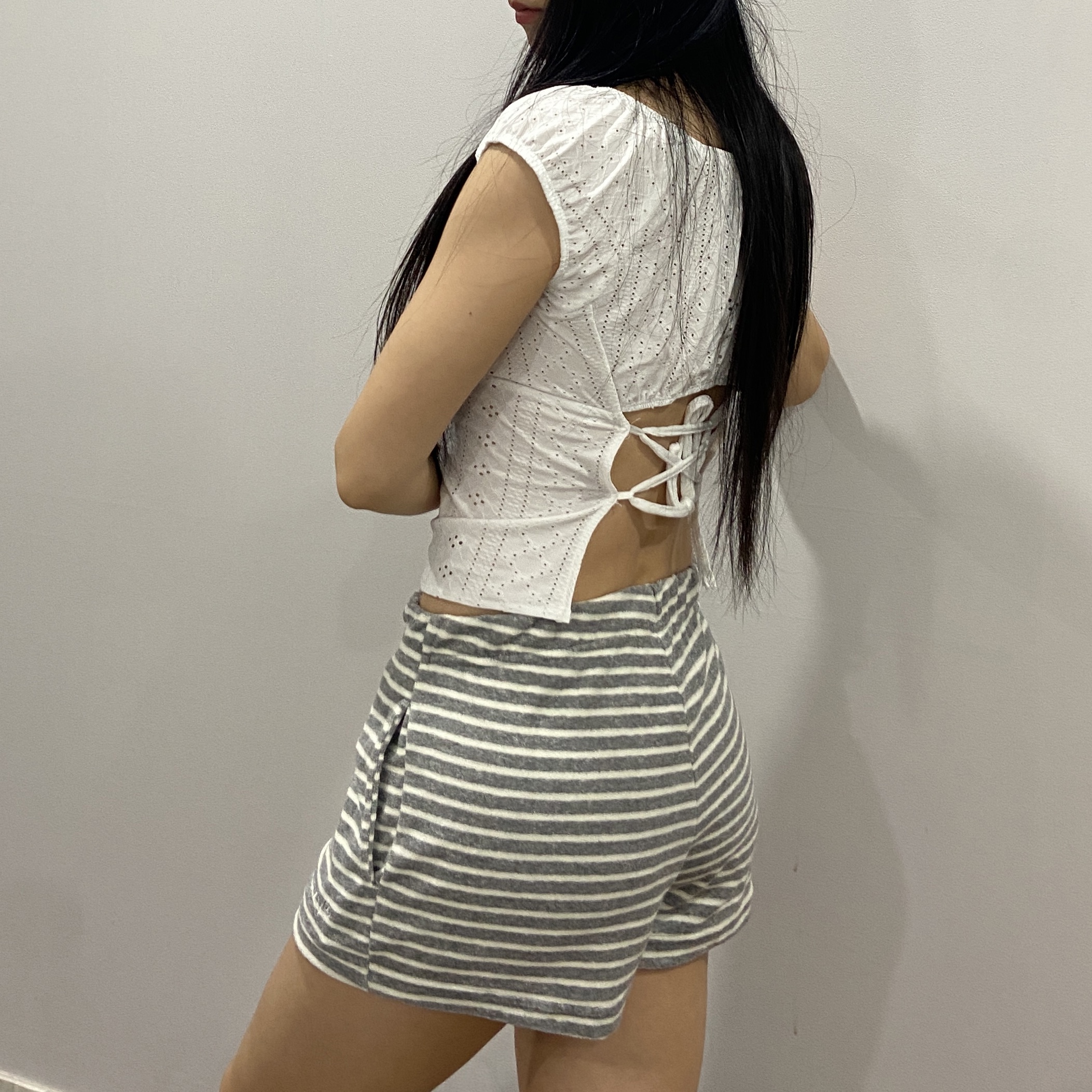 LAZYZ Lazy Terry Stripe Shorts Gray 착용 스타일