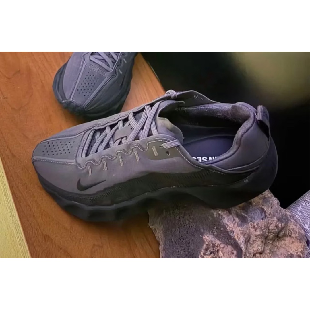 Nike x Hyein Seo Ava Rover Black 착용 스타일 - 2