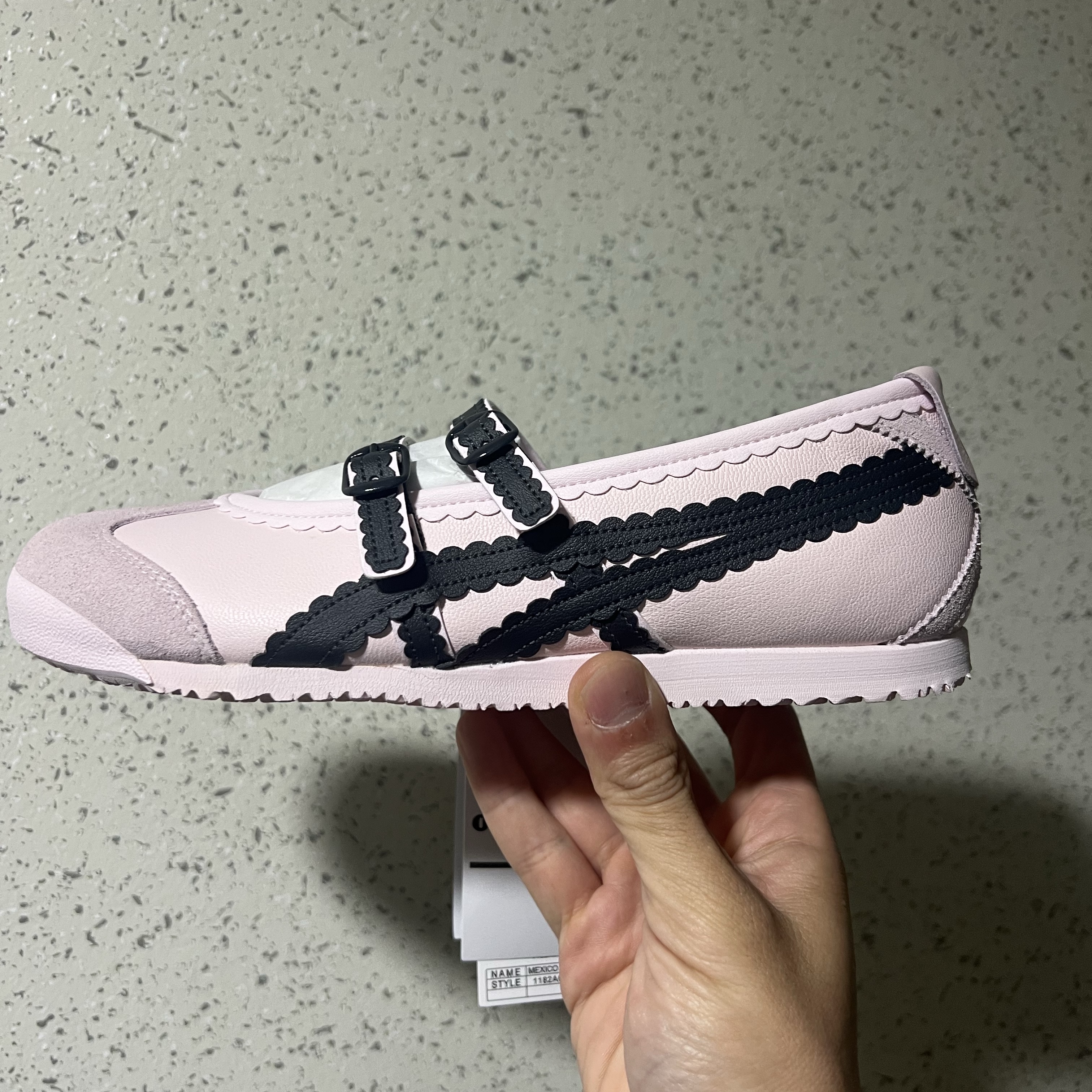 (W) Onitsuka Tiger Mexico 66 TGRS Crystal Pink Graphite Grey 착용 스타일 - 1