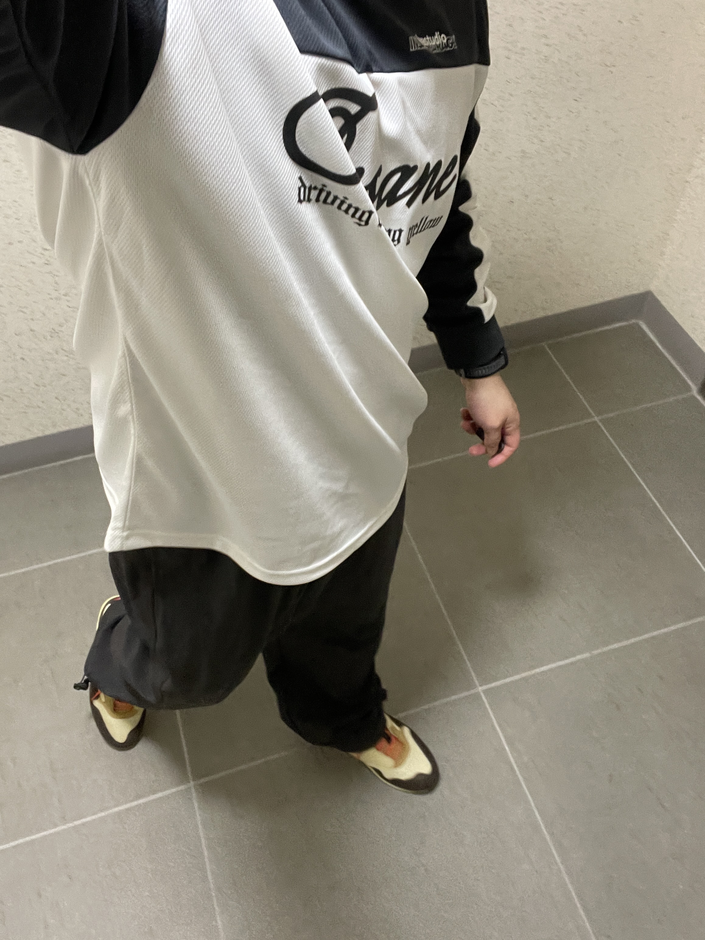 Nike x Travis Scott Air Max 1 Cact.us Brown 착용 스타일 - 2