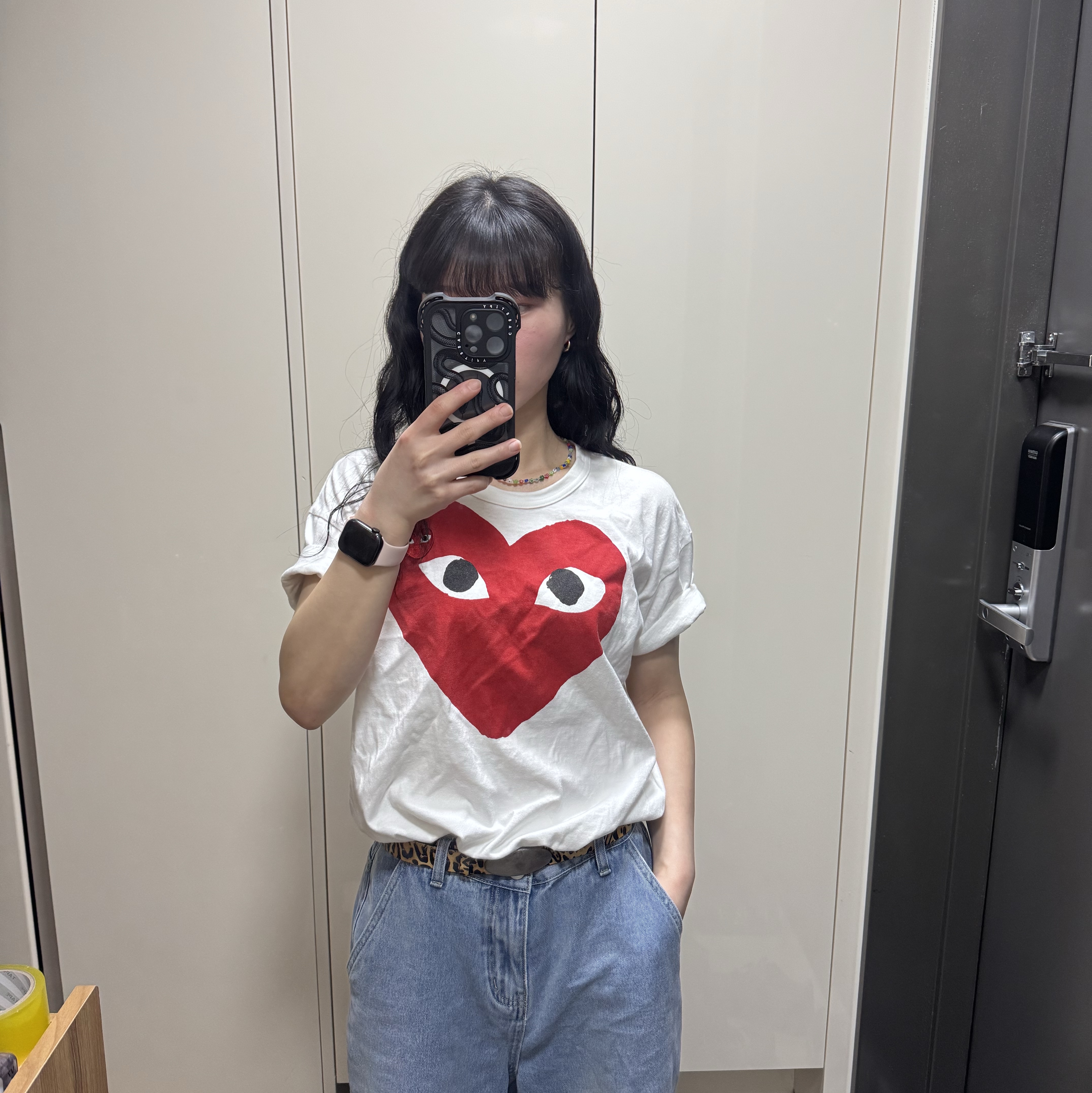 (W) Play Comme des Garcons Red Double Heart T-Shirt White, Human Made Military Pouch Small Olive Drab 착용 스타일 - 1