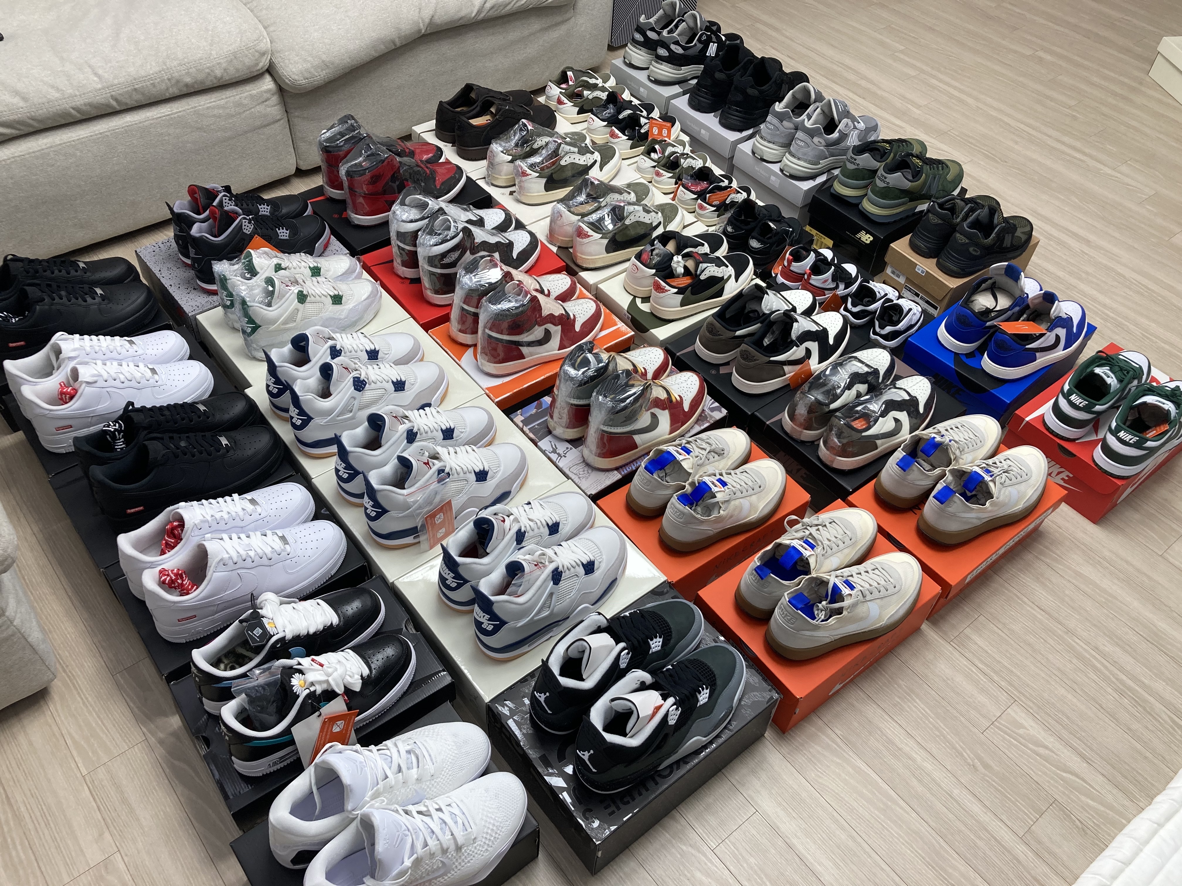 Jordan 1 x Travis Scott Retro Low OG SP Reverse Olive, (W) Jordan 1 x Travis Scott Retro Low OG SP Medium Olive 착용 스타일 - 2