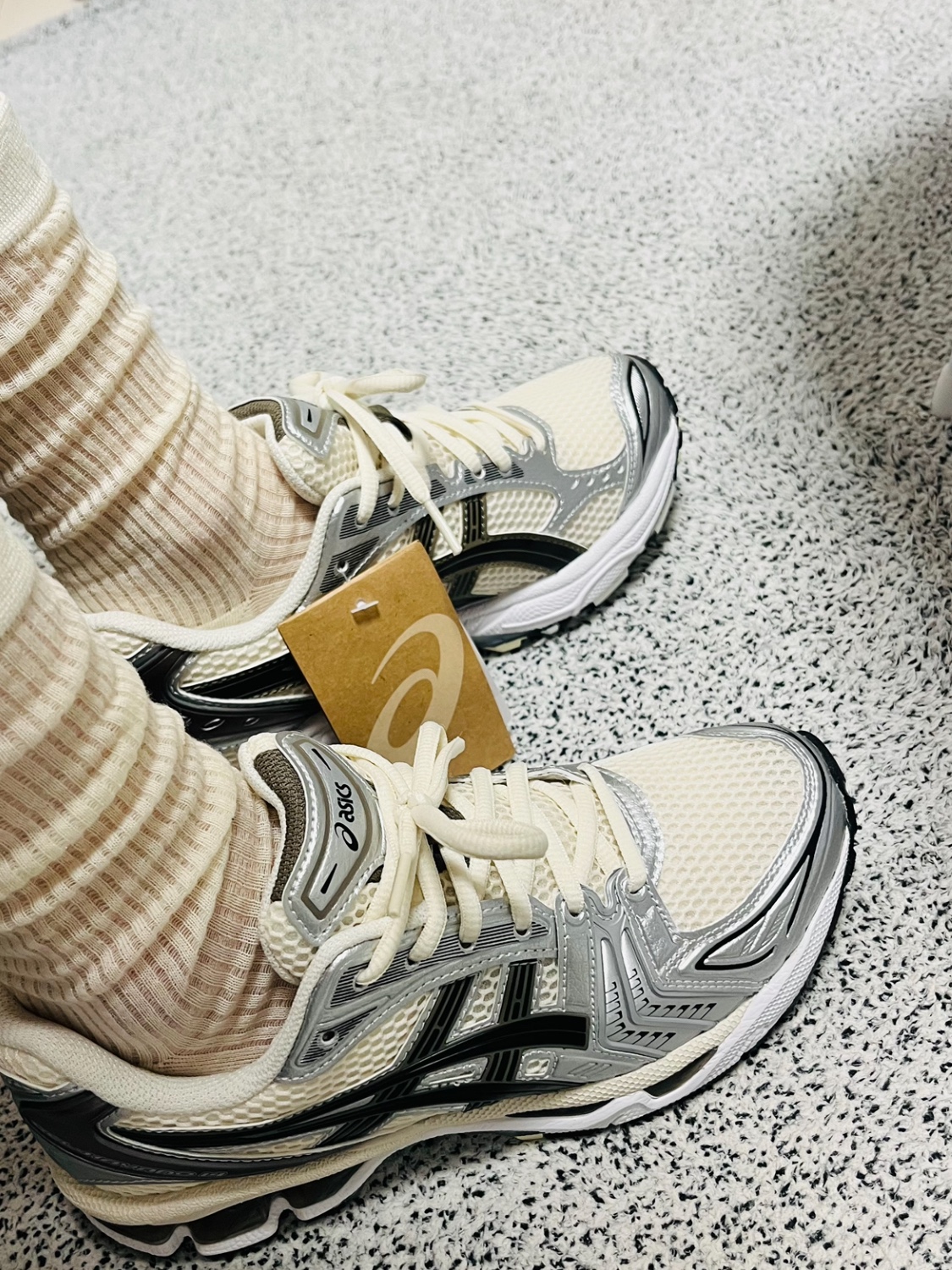 Asics Gel-Kayano 14 Cream Black 착용 스타일
