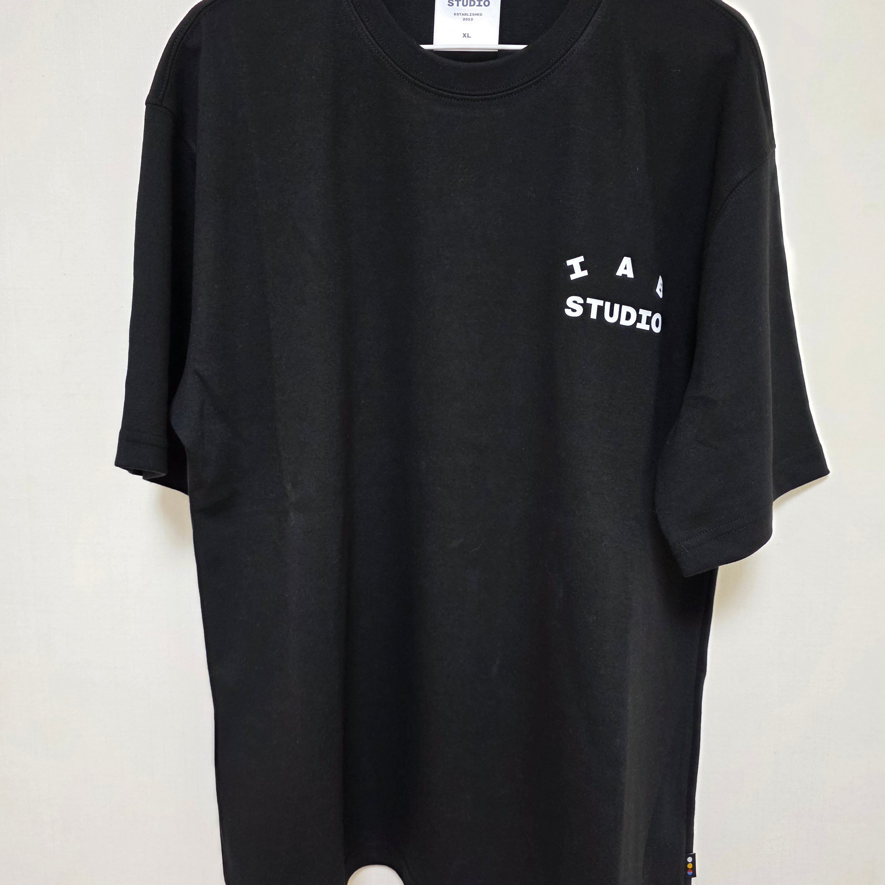 IAB Studio Basic T-Shirt Black White 착용 스타일