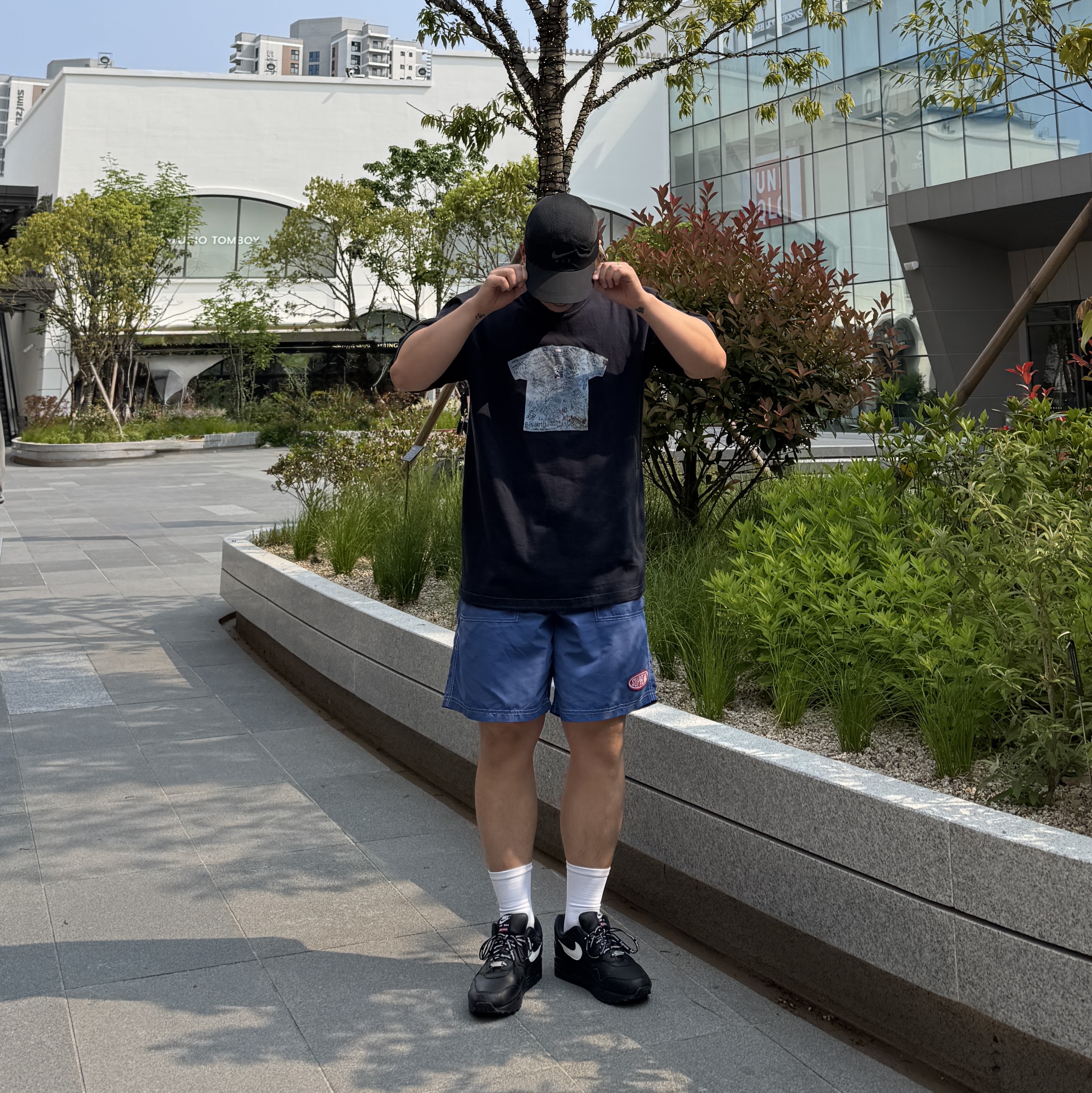 Supreme x Nike Trail Running Hat Black - 17FW, Supreme Nylon Painter Shorts Pale Blue - 23SS 착용 스타일 - 1
