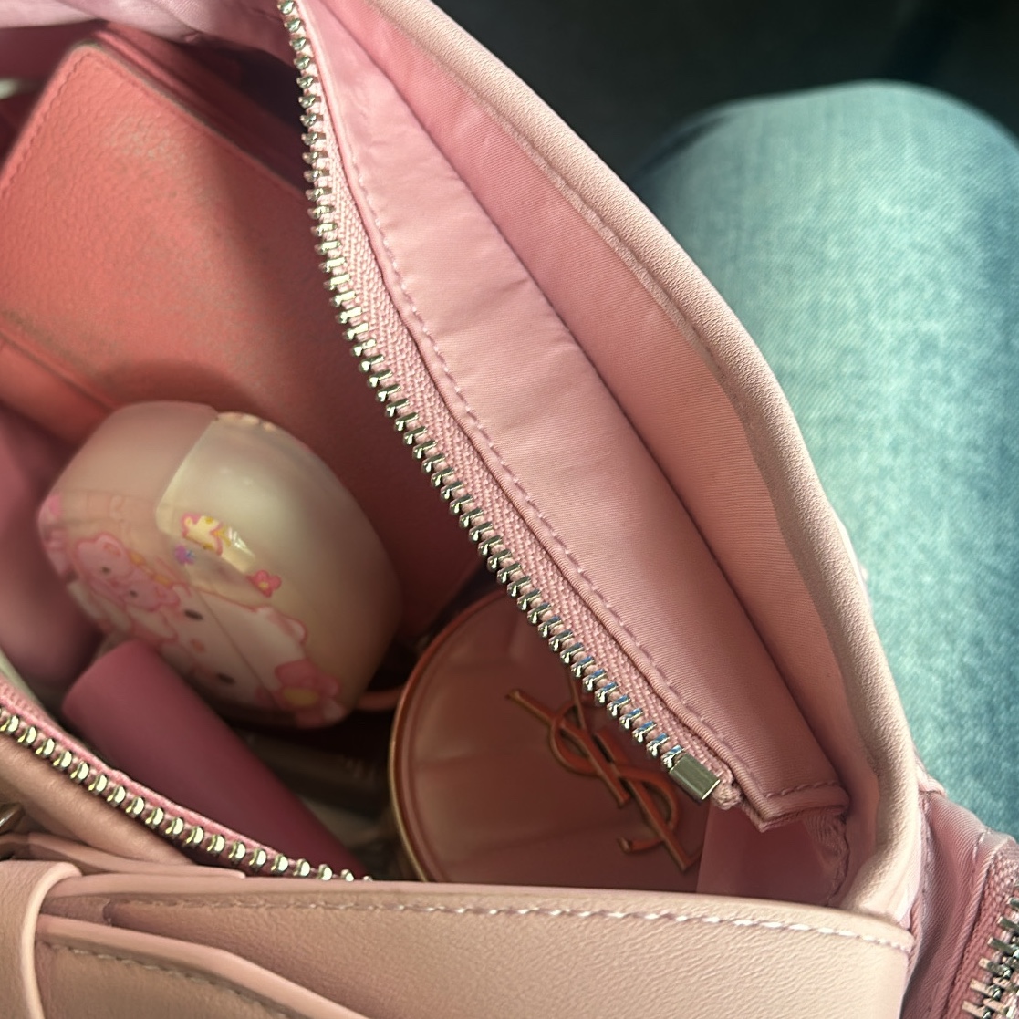 Matin Kim Madeleine Round Bag Pink 착용 스타일 - 2