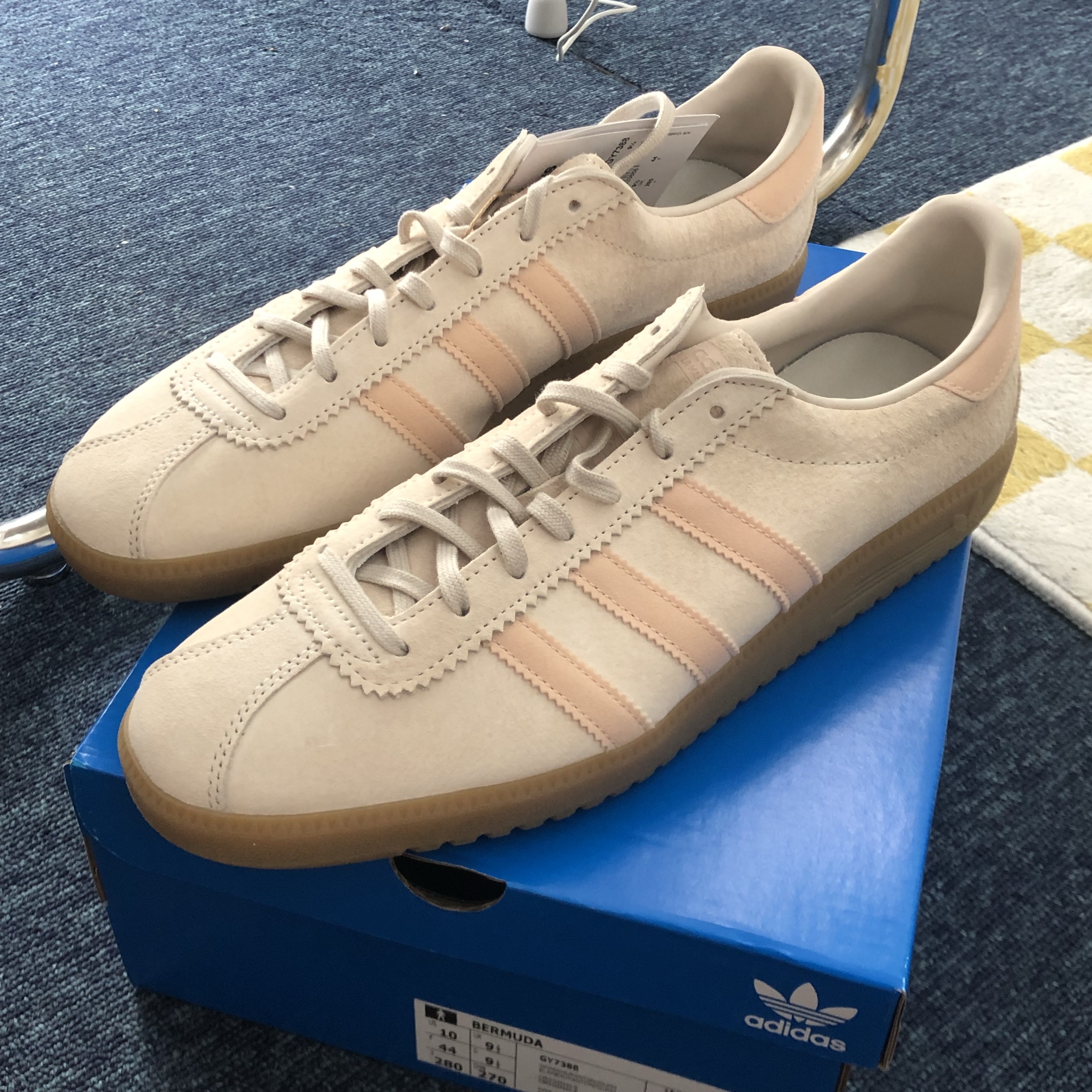 Adidas Bermuda Wonder White 착용 스타일