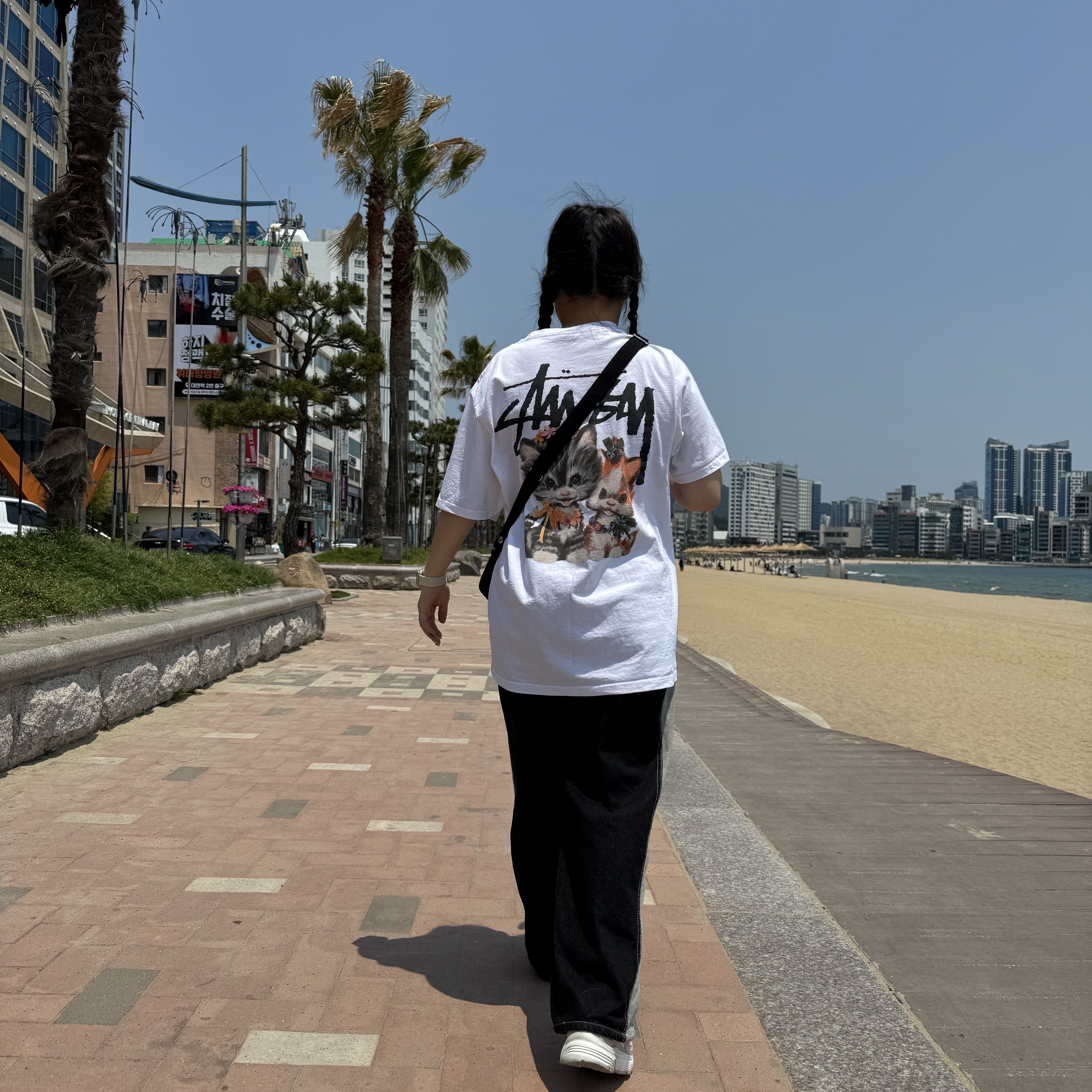 Stussy Kittens T-Shirt White 착용 스타일