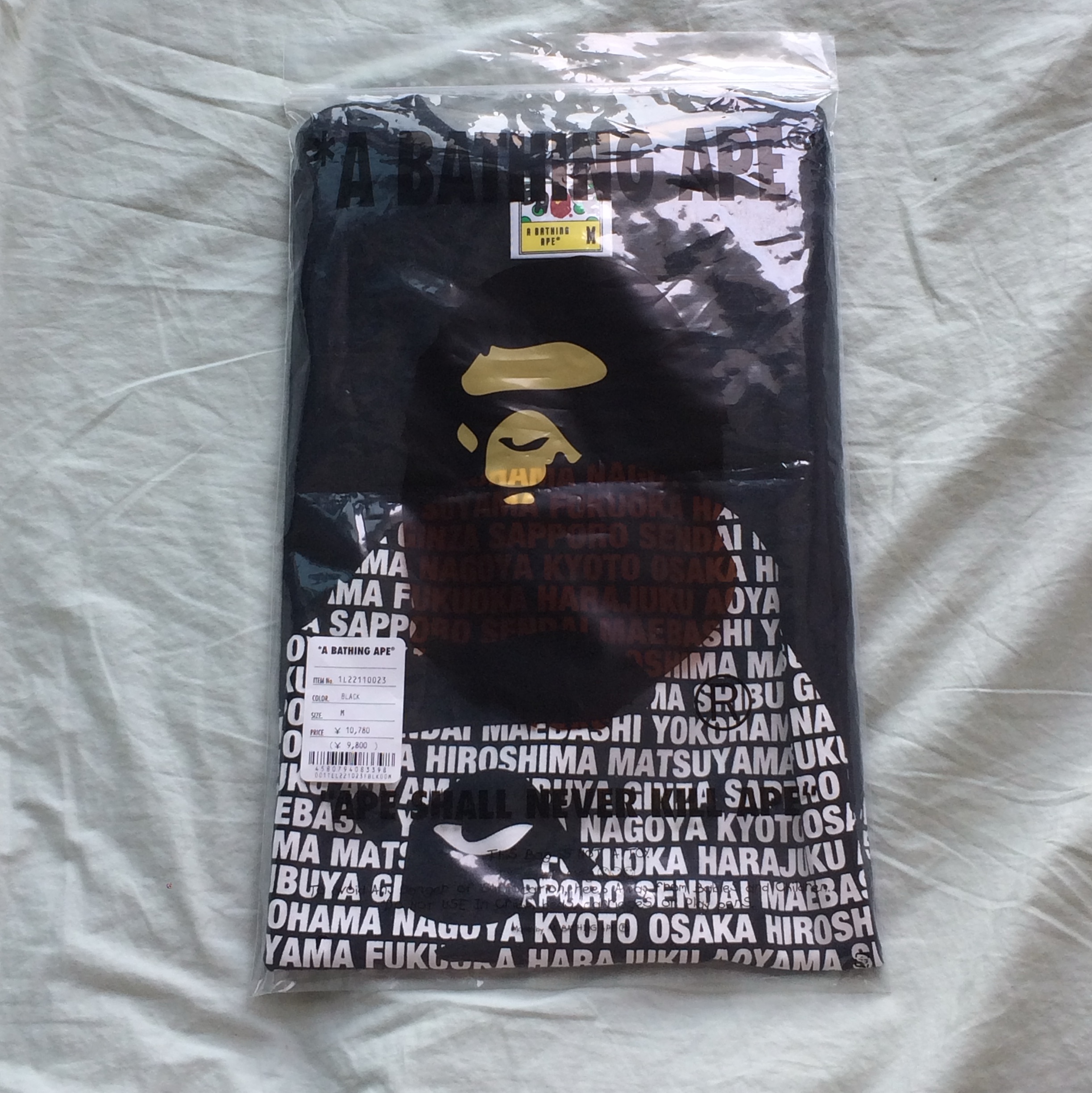 BAPE Japan Ape Head T-Shirt Black, (W) Nike Air Force 1 '07 Low Triple Black 착용 스타일 - 2