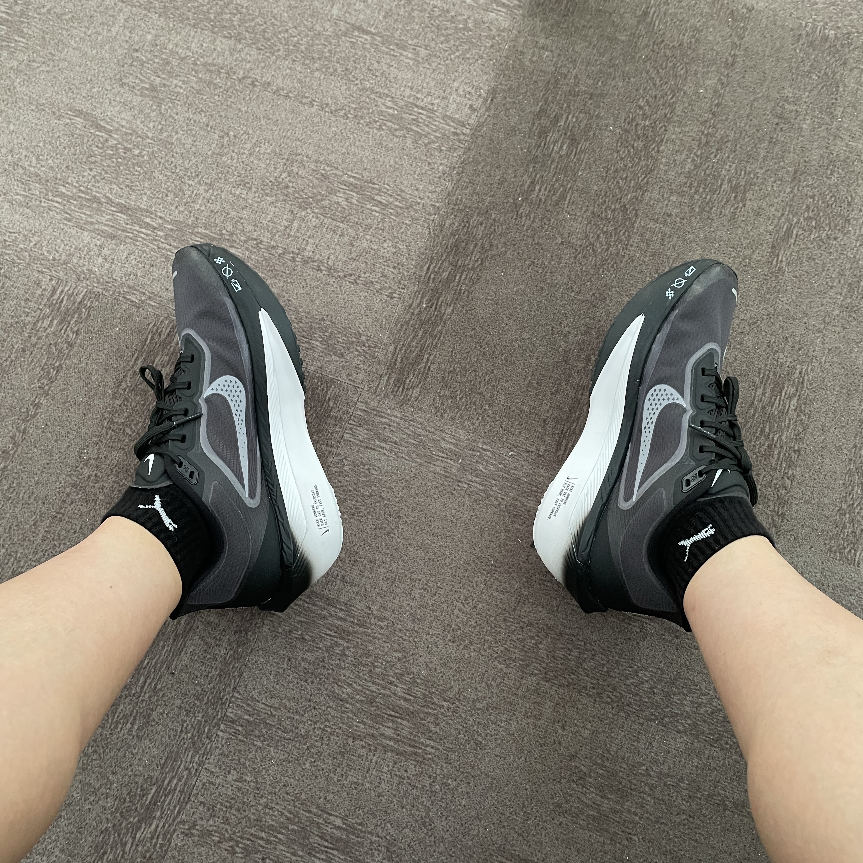 Nike Zoom Fly 6 Black Light Smoke Grey 착용 스타일