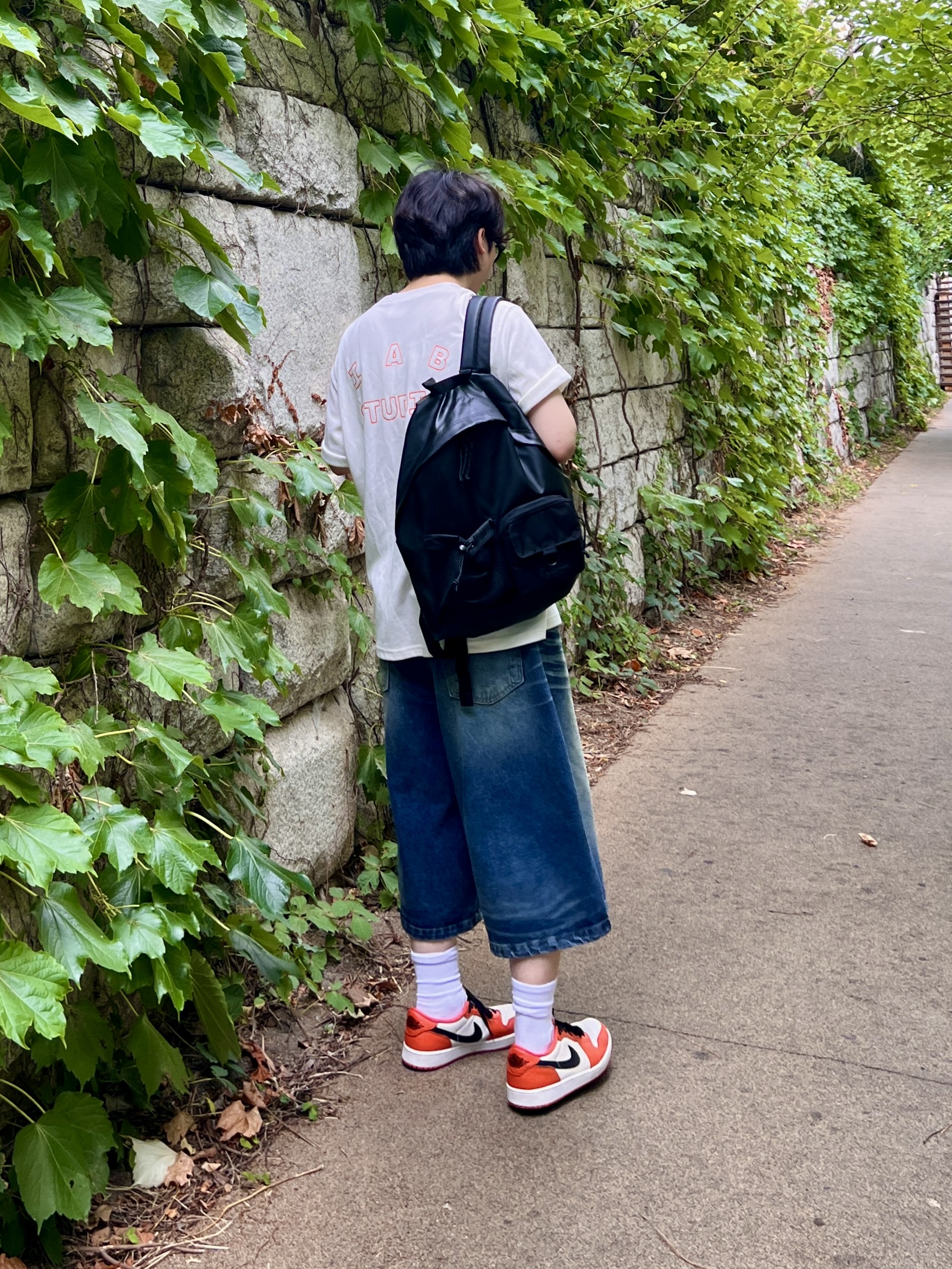 Jordan 1 Low OG Starfish, IAB Studio Line Logo T-Shirt White Orange 착용 스타일