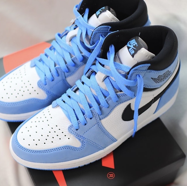 Jordan 1 Retro High OG University Blue 착용 스타일
