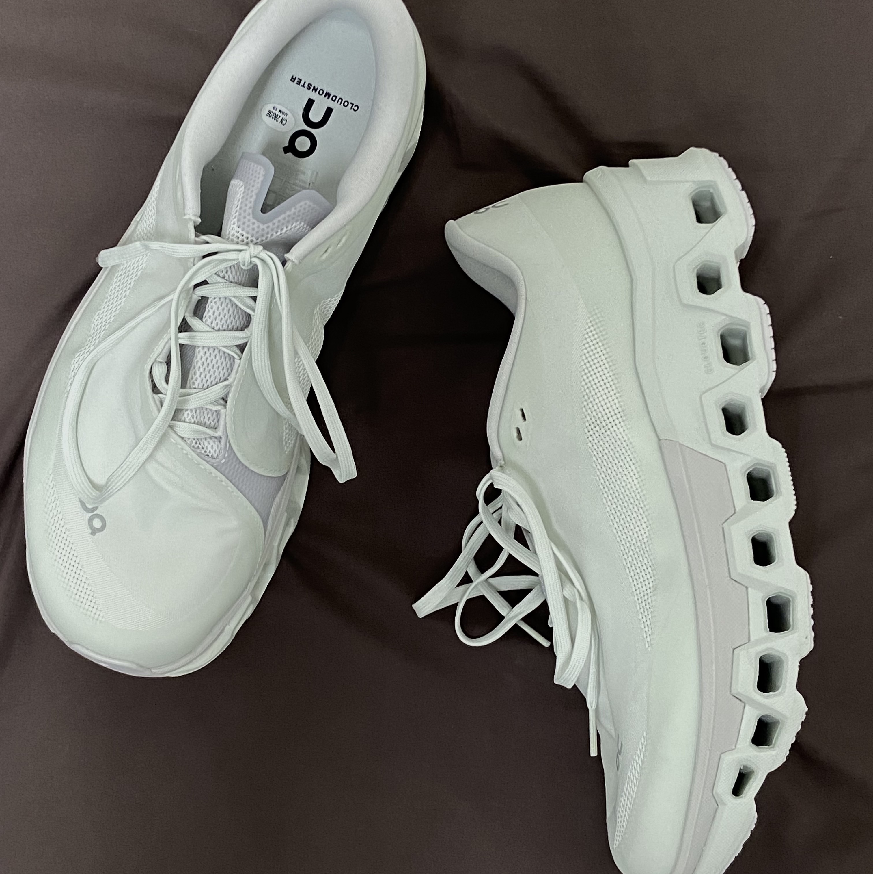 On Running x Post Archive Faction (Paf) Cloudmonster 2 Vapor Frost 착용 스타일 - 1