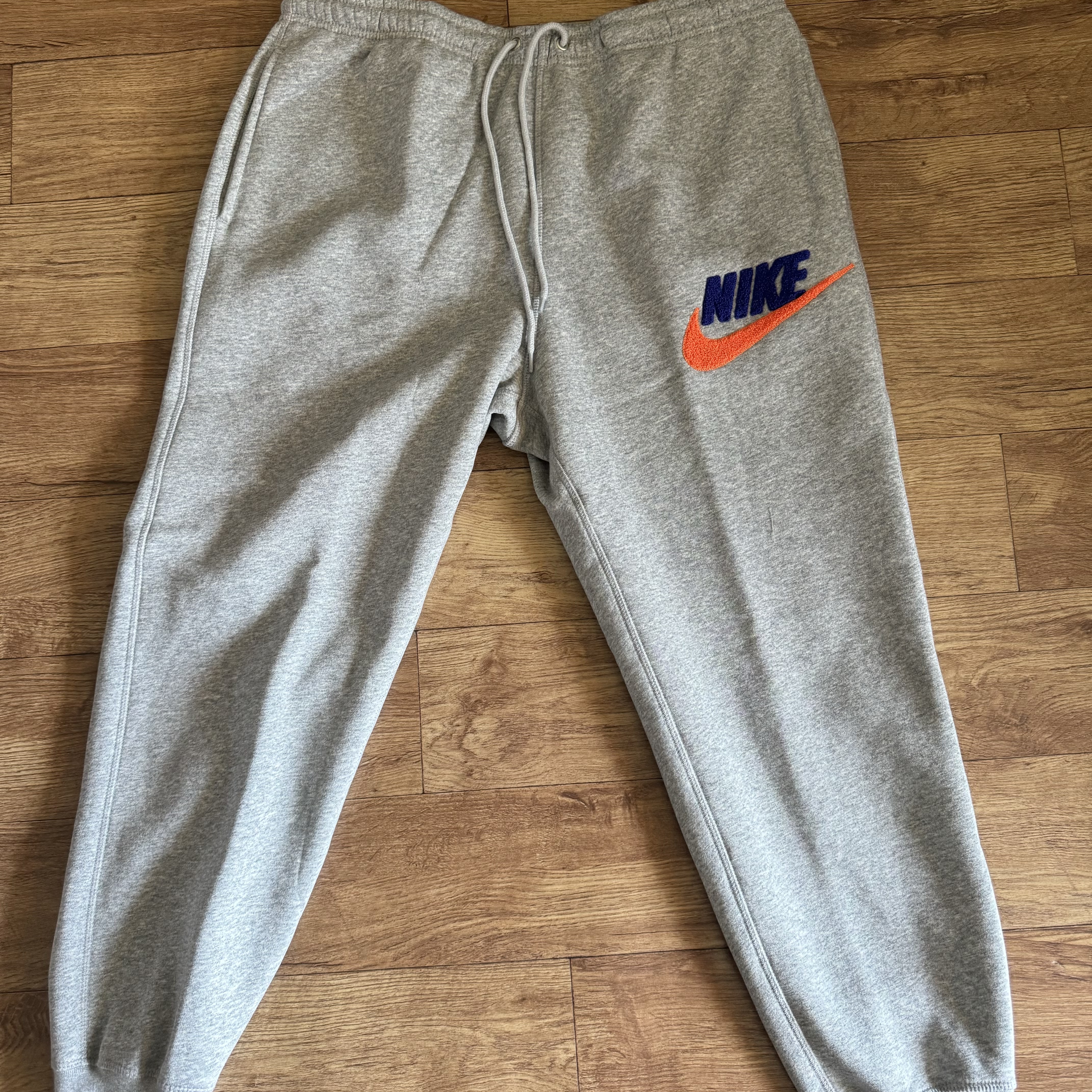 Nike Club Fleece Joggers Dark Grey Heather - Asia 착용 스타일