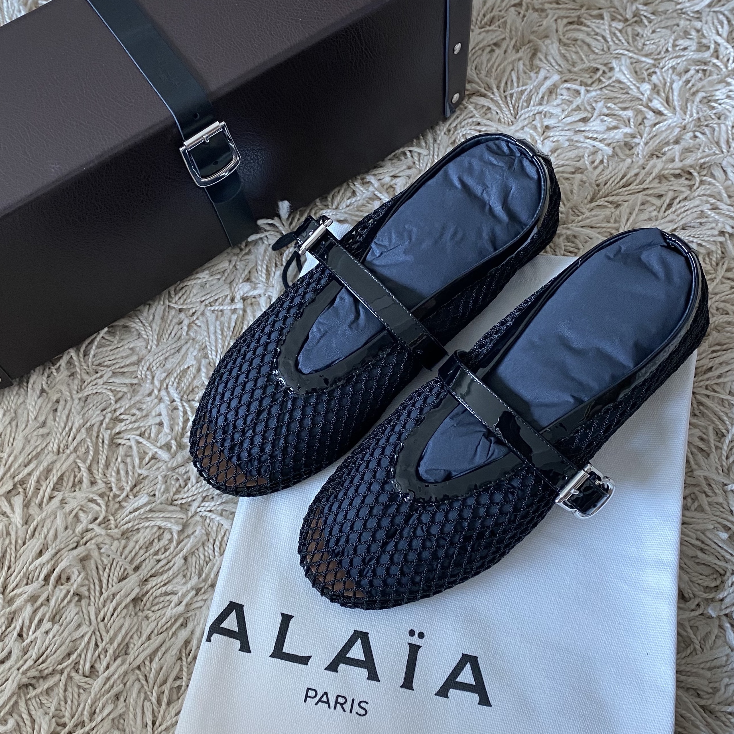 (W) Alaia Ballet Flats in Fishnet Black 착용 스타일